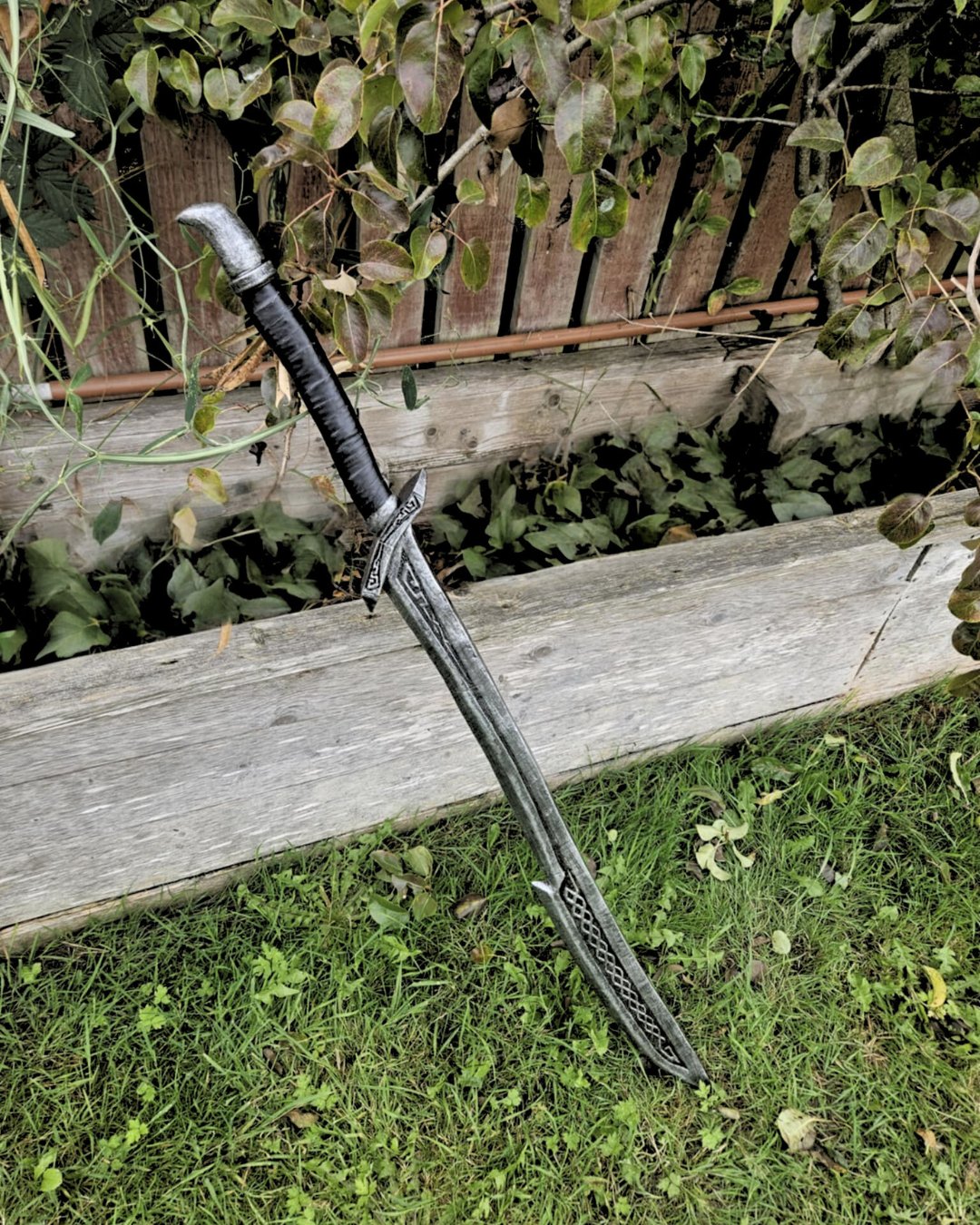 From the fires of the forge to the hands of its new adventurer. This sword from Skyrim carries the marks of battle and the weight of story.
Would you wield it as a Companion, a Thief, or a lone wanderer? ⚔️
#Skyrim #ElderScrolls #SkyrimWeapons #CosplayProp #LARPgear #FantasyWeapon #HandcraftedProps #TTCCraftworks