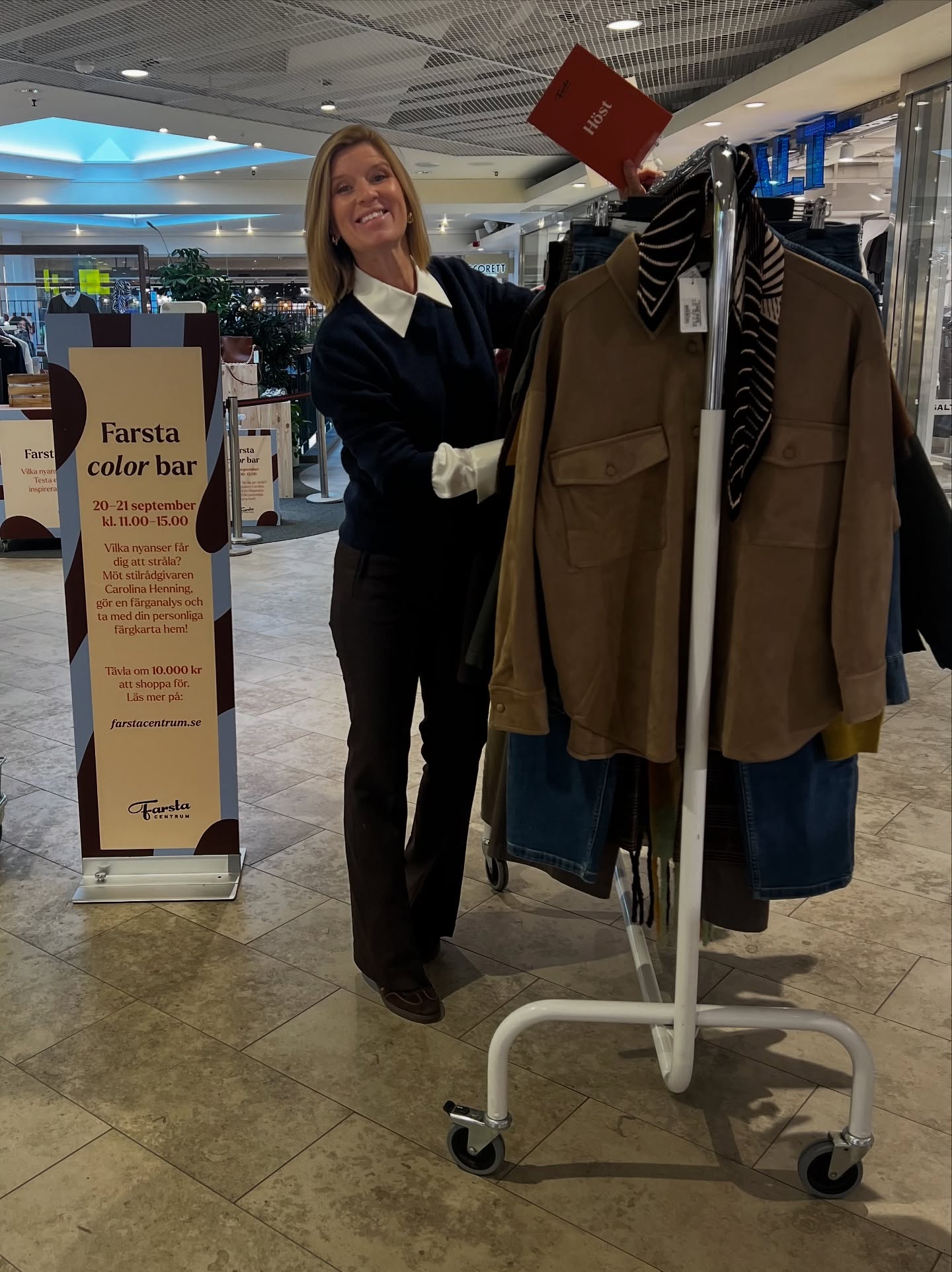 Helgens stil & fĂ€rganalys-event pĂ„gĂ„r fortfarande i Farsta Centrum. Förutom att du bjuds pĂ„ en en enklare fĂ€rg & stilanalys sĂ„ har du chans att vinna en garderob stylad av mig đ€
GÄ in och tÀvla pÄ @farstacentrum konto.
@privateshopperstockholm
#fÀrganalys #stilkonsult #stilkonsultation #styleinspo #fashionevent #mq #tamaris #saucony #falltrends #colours