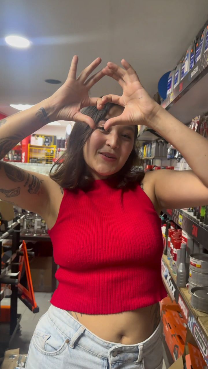 😅 Cuando tu compa te dice que trabaja 12 horas seguidas y aún así lo “AMA” ❤️🔥… pero tú sabes que ya habla sola 🤯🤣
#TrabajoDuro #OficinaMood #bmaxecologico #HumorDeOficina #Trabajo12Horas #Virales #ReelCómico #EntreCompañeros