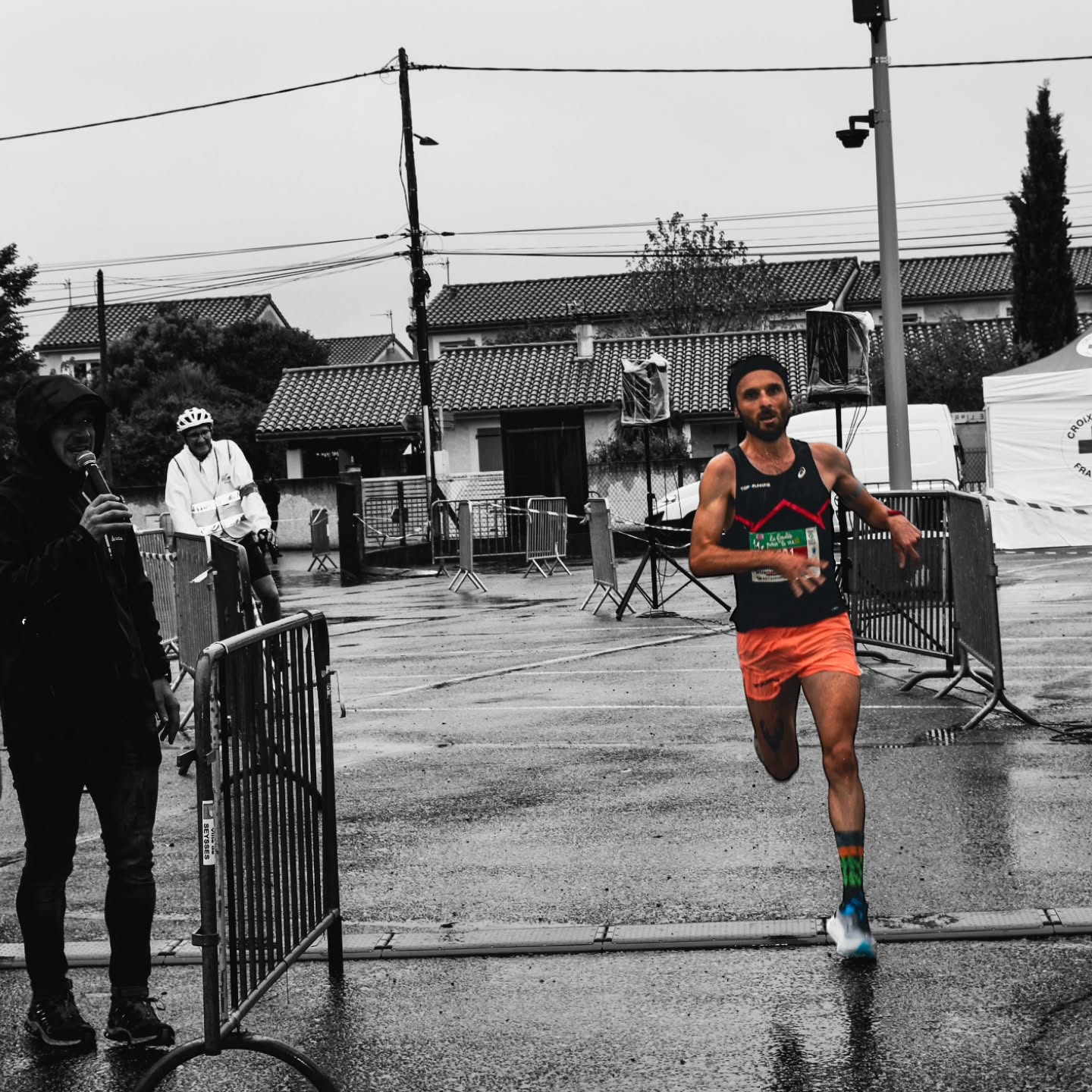 👟 🧷 Rentrée des classes à l'occasion des Foulées pour la Vie de Seysses 🥇🌨.
Course sympa, dossard abordable (13 euros, ça devient rare dans le coin) et intégralité des fonds reversée à des œuvres caritatives (Hôpital Sourire et Secours Populaire Français).
Une bonne occase de se tester sur du 3' au kil malgré une semaine assez chargée.
🚀 Rocket X3 aux pieds @top4running.fr
🍼 Preworkout dans le sac @runfinity_
🎽 Tjs sous les couleurs du @bordeaux_athle
#top4running #gofastertogether
#Runfinity #stadebordelais