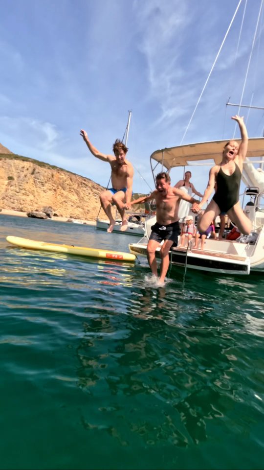 Anchoring and discovering the hidden coves and quiet corners of our coast, the perfect way to spend the day.
Book your trip now via website or DM.
Fundear e aproveitar para descobrir as enseadas escondidas da nossa costa, a forma perfeita de passar o dia.
Reserve já a sua viagem pelo site ou por mensagem.