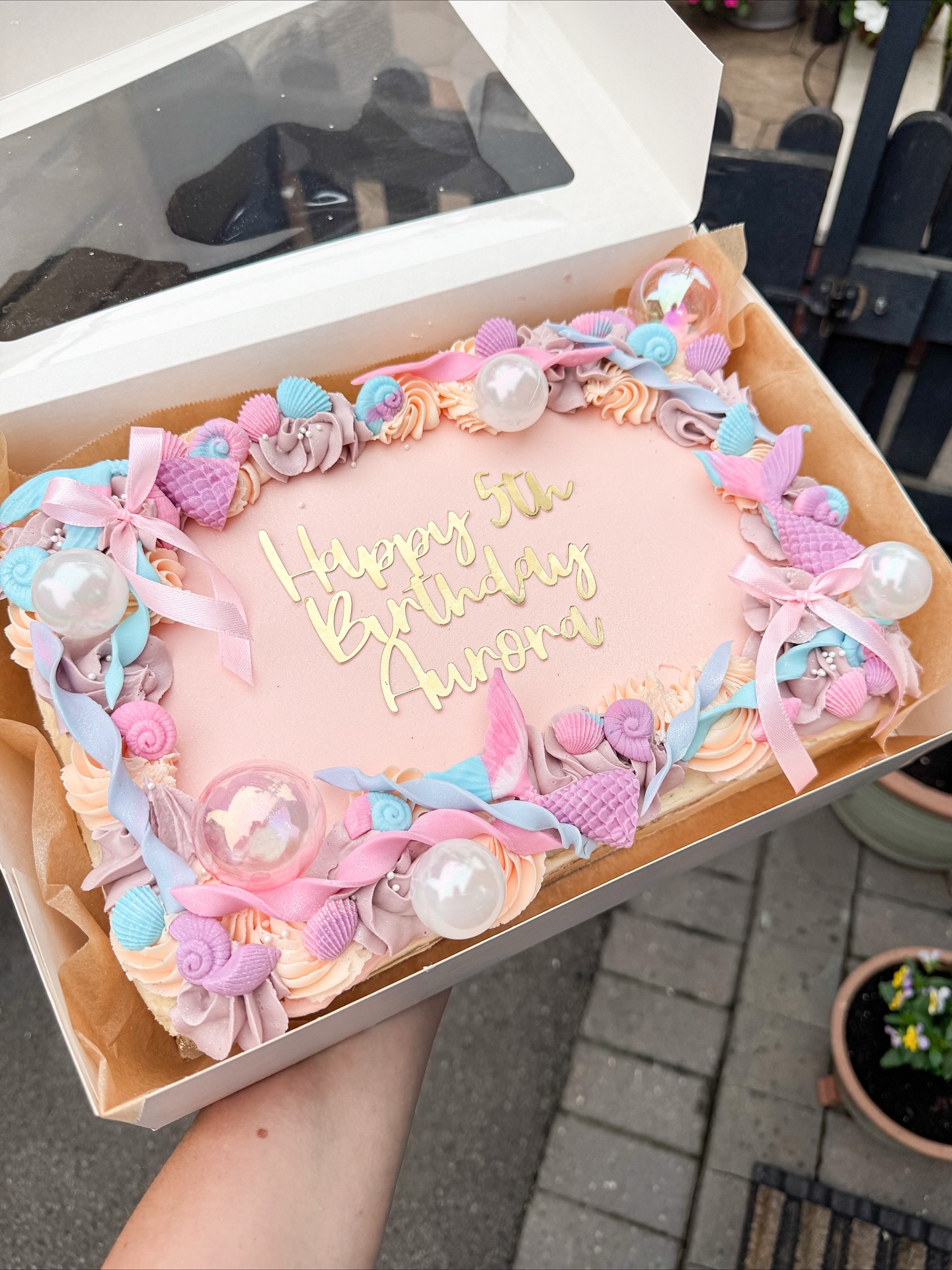 A recent selection of personalised sheet cakes ๐
โจ Celebrating lifeโs milestones, one sheet cake at a time โจ
From closing cases โ๏ธ to spiritual journeys ๐ to magical birthdays ๐งโโ๏ธโwe love creating cakes that tell your story.
Always plant-based ๐ฑ, always crafted with love ๐
Which one is your fave from this trio? ๐
#VeganBakery #CelebrationCakes #VeganCake #VeganCelebration #PlantBasedBakes #VeganSheetCake #CustomCakes #BakeryLove #VeganDesserts #bepsokecake #sheetcake #mermaidcake #barristercake #umrahmubarakcake