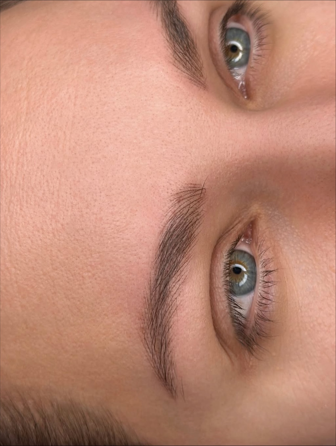 Hyper realistic eyebrows
#semipermanentbrows #microblading #nanobrow #pasadena