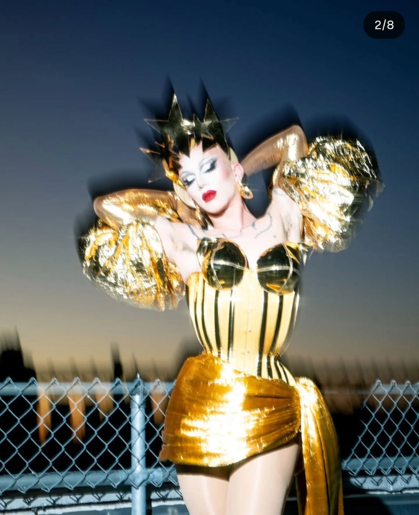 The shiniest star ✨
@sashavelour photographed by @sidewalkkilla
Look but @diegomontoyastudio with @misty_couture corsetry
#star #dragqueen #couture #art #fashion #corsetry #corset