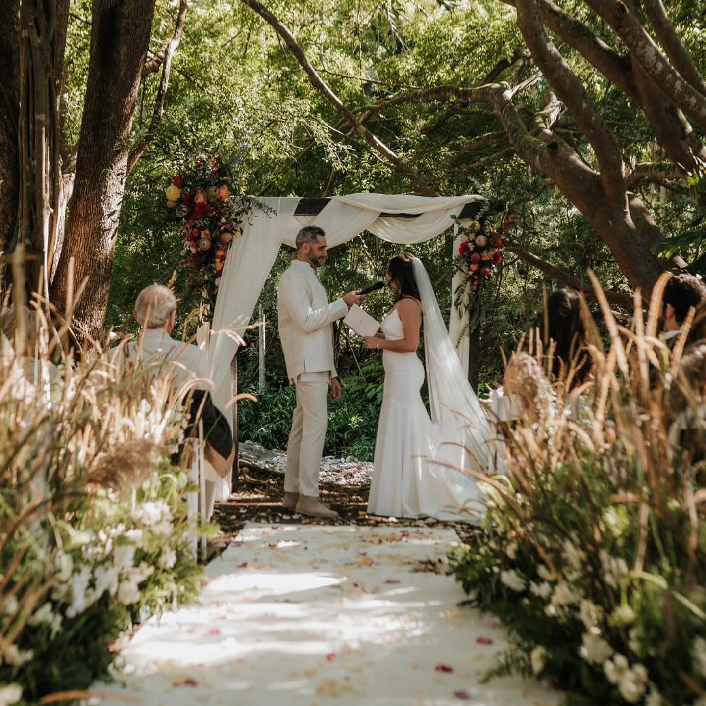 Asher and Andre's Beautiful Winter Wedding 💐 💍
July 2025, Currumbin Valley
Arbour: Bright Colours
Aisle: Grasses, Forest Garden