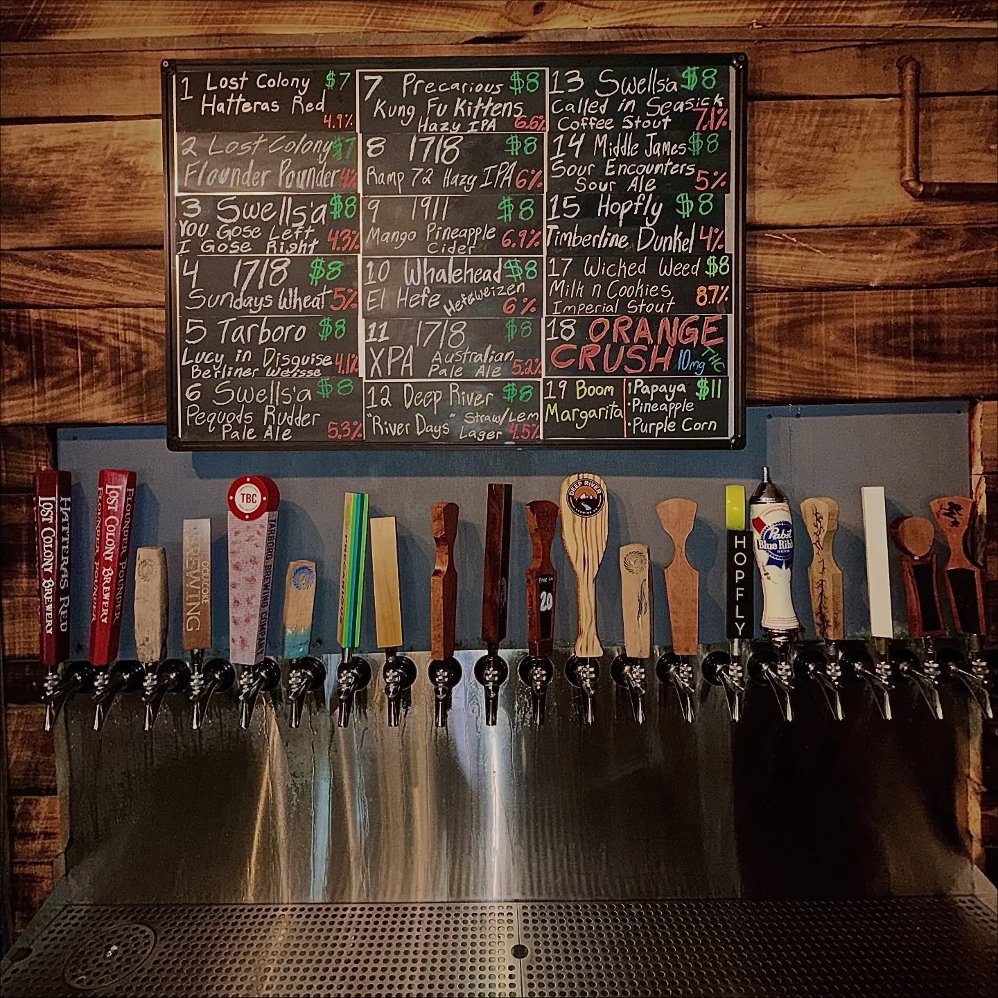 “Hey, craft beer lovers! ✨ We’ve got 20 amazing drafts just waiting for you, plus the option to build your own beer flight with 5 picks! What’s your dream combo? What would make the perfect flight? Share your picks in the comments! 🍻👇 #DraftBeer #BeerFlight”