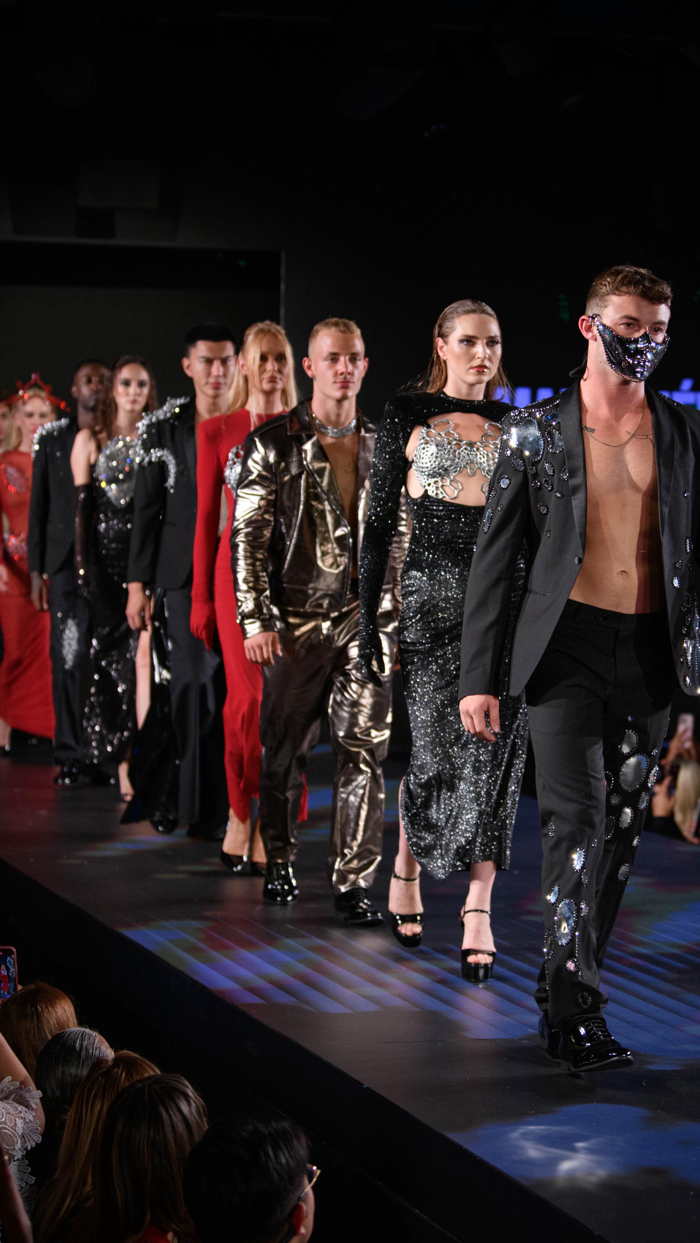 An amazing experience in NYC for #NYFW with @runway7fashion ✨❤️ thank you to having me on the city that never sleep 🌹✨
Thank you all people that help me to present this fashion show ❤️
.
Thank you to all my super model @sonyae @irina_rye @josue__rojas33 @jacktitusss @levi_ivelll @seanmichaelfit @ruperezl @veronikadear @cecilycohan @thejarettthorne @peyton.dare @jupiteeer__ @benq.model @mariejoseph1201
Pieces Soon available in @thearchshow ✨❤️
.
#romainthevenin #fashionweek #NYFW #Romaintheveninparis #design #creative #3dprint