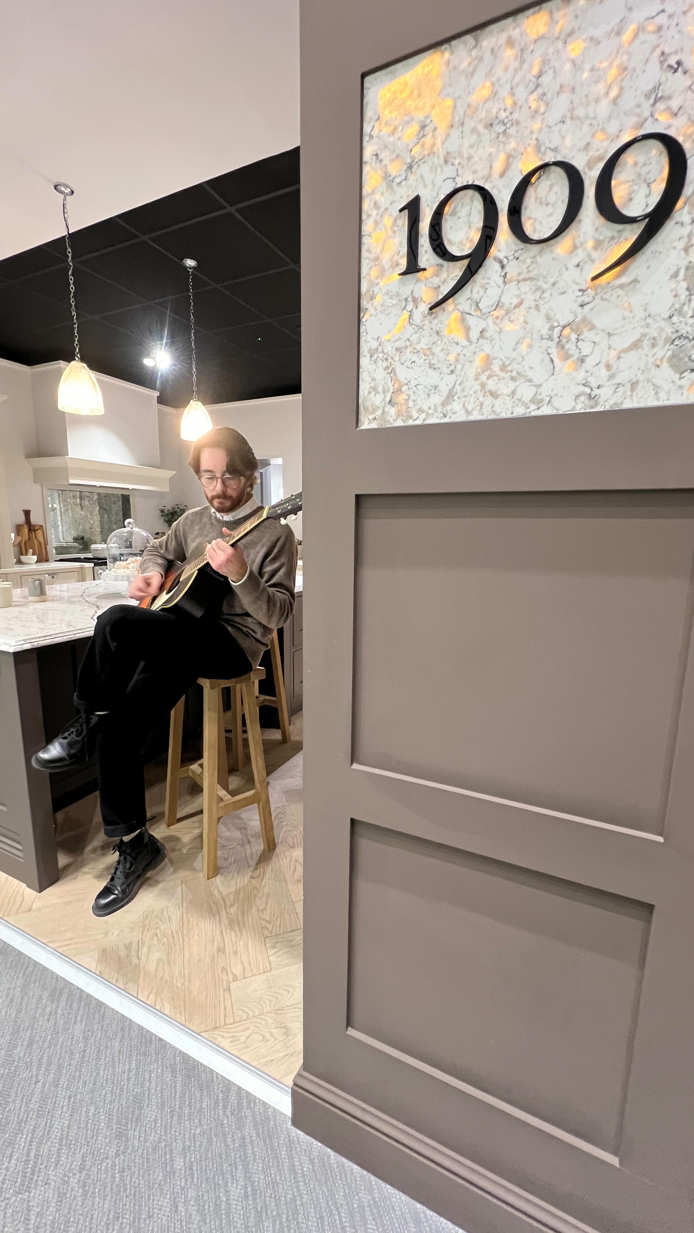 🎸 Designs & Jams at PWS Slough 🎶
Had a fantastic day at the PWS Slough Design Centre, checking out their stunning ranges and talking all things kitchens. To top it off, I had an impromptu guitar jam(s) with Jude, our Ariel rep – proving that creativity flows just as well in music as it does in kitchen design!
From inspiration in the showroom to a few tunes in between, it’s days like these that remind me why I love what I do – great people, great designs, and a little fun along the way.
👉 Swipe through for a behind-the-scenes look at the showroom and our jam session!
#1066Kitchens #PWSSlough #KitchenDesign #KitchenShowroom #InteriorInspo #HomeInspiration #InteriorDesignIdeas #KitchenGoals #LuxuryKitchens #DesignCentre #KitchenLife #CreativeDesign #DesignAndInspire #ShowroomVisit #MusiciansOfInstagram #GuitarLovers #DesignCommunity #BehindTheScenes #PassionForDesign #WorkAndPlay #DesignLifestyle