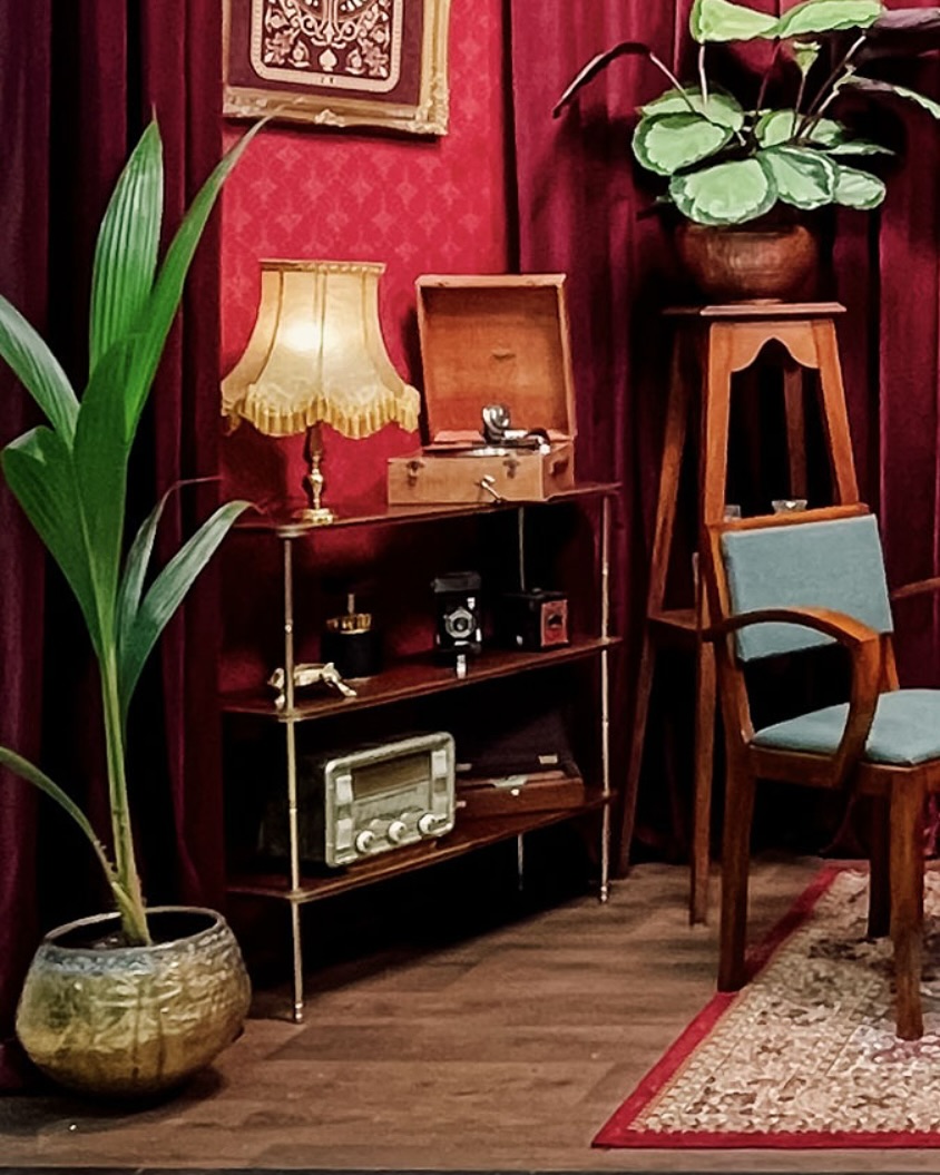 Alors que l’édition 2025 se prépare, retour sur le Salon de la Photo de Paris 2024 pour lequel Sony France nous a donné carte blanche dans la création d’une ambiance « Salon de jeux des années 20-30 ».
#decordestand #sony #sonyfrance #salondelaphoto2024 #decoration #sourcing #scenographie
#eventdesign #eventpros #eventdecor #privateevent #luxuryevents #luxurywedding #evenementiel #decorationvintage #decorsvintage #locationdecoration #locationvintage #locationdecorationvintage #locationmobilier #locationmobiliervintage #locationvaissellevintage #locationevenement #vintagerentals #weddingrentals #eventrentals #vintagedecoration #ecoresponsable #decorationecoresponsable #lescenographe