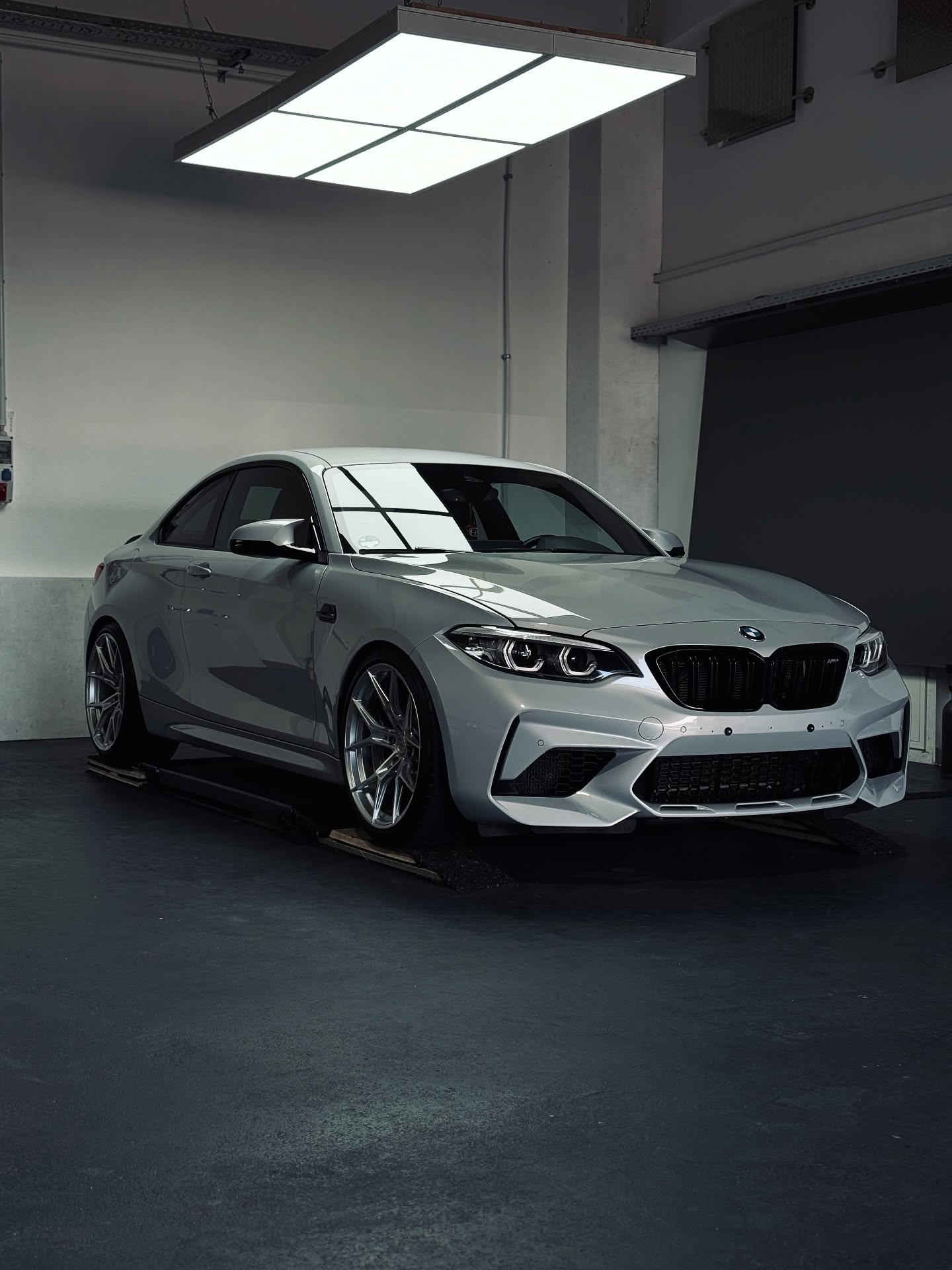 ✨ BMW M2 Competition in Silver ✨
Freshly detailed and refined with premium paint protection & ceramic coating – for maximum gloss and long-lasting protection. 💎
In addition, minor dents were carefully removed without damaging the paint. 🛠️👌
Perfect care. Perfect look. Perfect protection. 🔥
#Wrapness #BMWM2Competition #CeramicCoating #PaintProtection #DentRemoval #CarDetailing #bmwm2