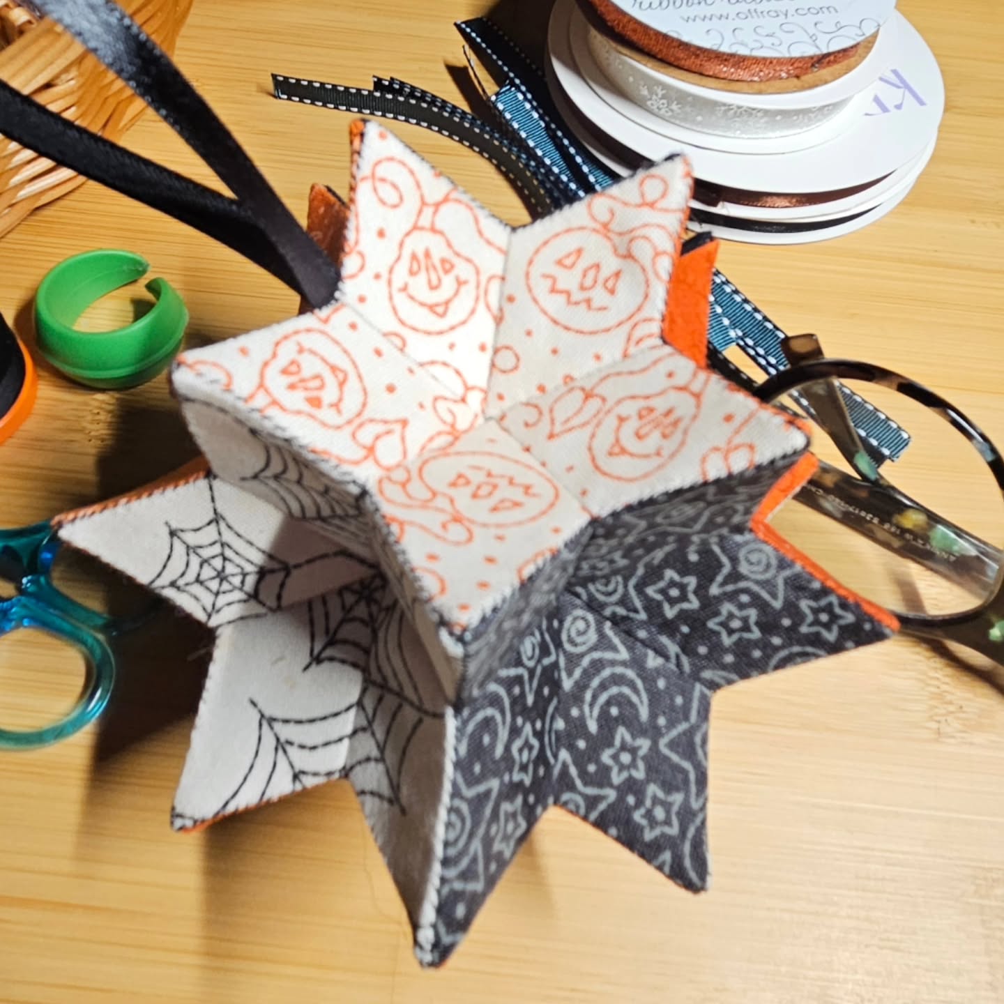 Another Halloween Moravian star ornament done! Unless it gets snapped up beforehand, this will be available next at the @thehungryhousewives market on October 11 in Buckley.
.
#hungryhousewivescraftandvendorshow #moravianstar #eppornaments #englishpaperpiecing #handsewing #handsewn #stitchingbyhand #ornamentsallyear #fiberartistsofinstagram #fiberartist #handmade #sustainabledecor #sustainablecrafting