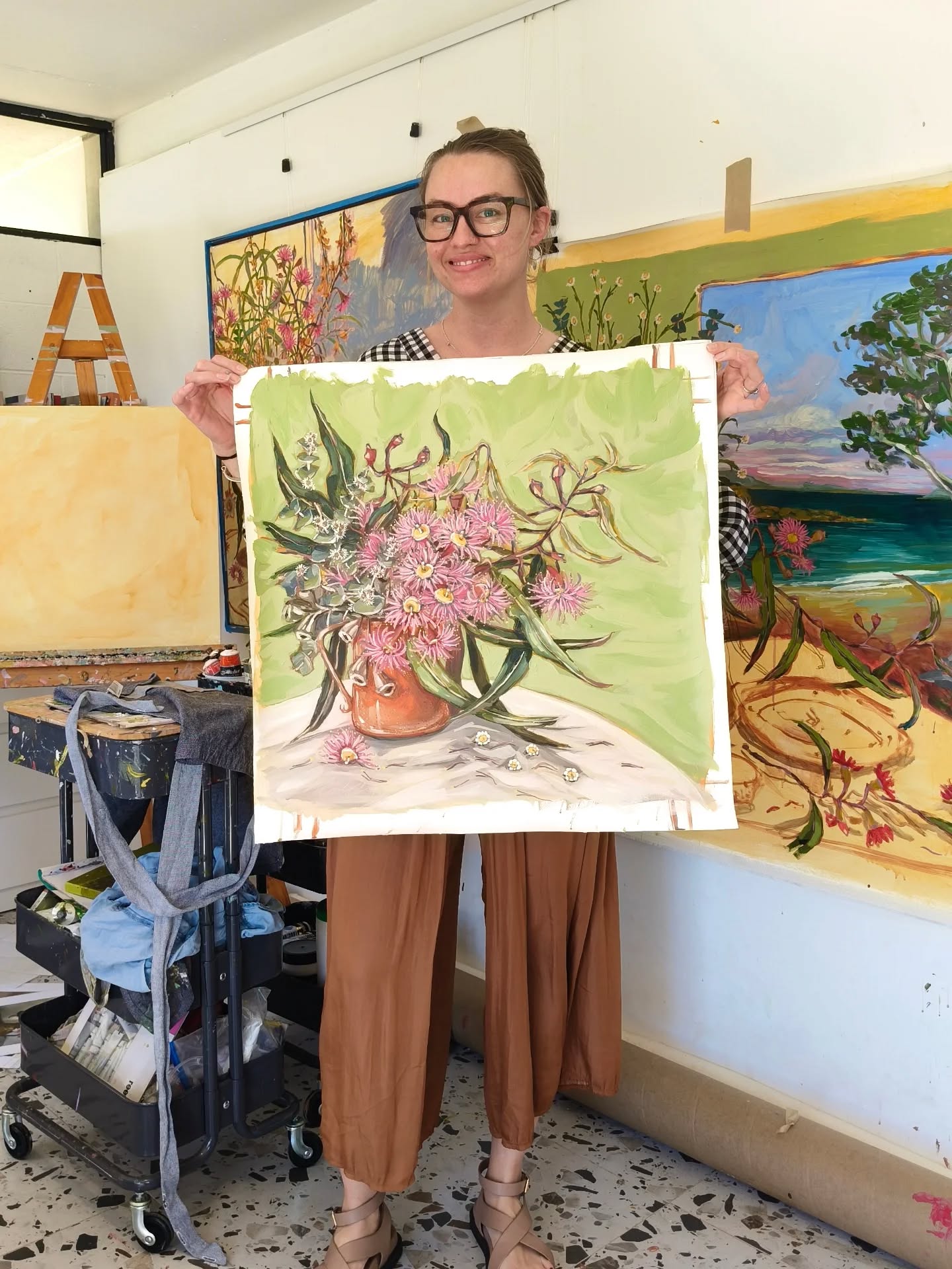 A recent commission that was framed up by @brisbaneframing and now it's heading over to Western Australia 🌿
I only have two commission spots left for 2025! If you're interested - please send me an email or message and I'll happily talk you through my process to see if it's a good fit for you.
Alternatively, you can design your own small still life painting via my website!
'GREEN LIGHT'
53x53cm acrylic on poly cotton canvas
x
#painting #artforyourhome #australianart #australianflowers
#gumblossom #floweringgum #pinkandgreen #stilllifepainting #floralart #customart #australianartist