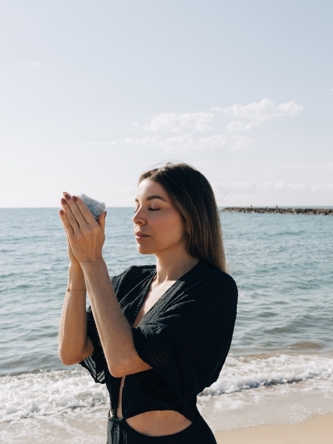 ✨ Today marks two beginnings.
It’s the International Day of Ayurveda, a 5,000-year-old science that transformed my life.
And it’s also the first day of our Be Radiant Retreat, a sacred space born from everything this path has taught me.
Ayurveda is not just ancient knowledge.
It’s a way of remembering who we are.
Of living in rhythm with nature.
Of honoring the body as a sacred temple.
Of cultivating beauty, balance, and presence, from the inside out.
Years ago, this wisdom found me.
Today, I offer it forward.
Through each ritual, each conversation, each woman who arrives ready to shine.
🌿 May this journey be a reminder that radiance begins within.
#InternationalAyurvedaDay #BeRadiantRetreat #AyurvedaForWomen #LucianaFerraz #OjasSanctuary #AyurvedaWisdom #ʜᴇᴀʟɪɴɢᴊᴏᴜʀɴᴇʏ
