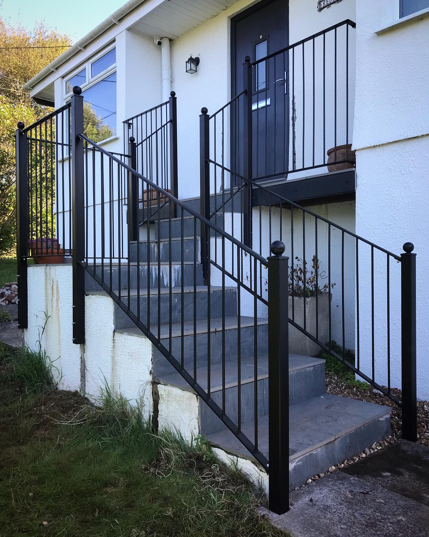I haven’t been able to show too much of some of my work recently, but this is a nice little #fabrication job just completed. #metalwork #galvanized and #powdercoated . #home #railings #balustrade #steps #handrail #bristolblacksmith