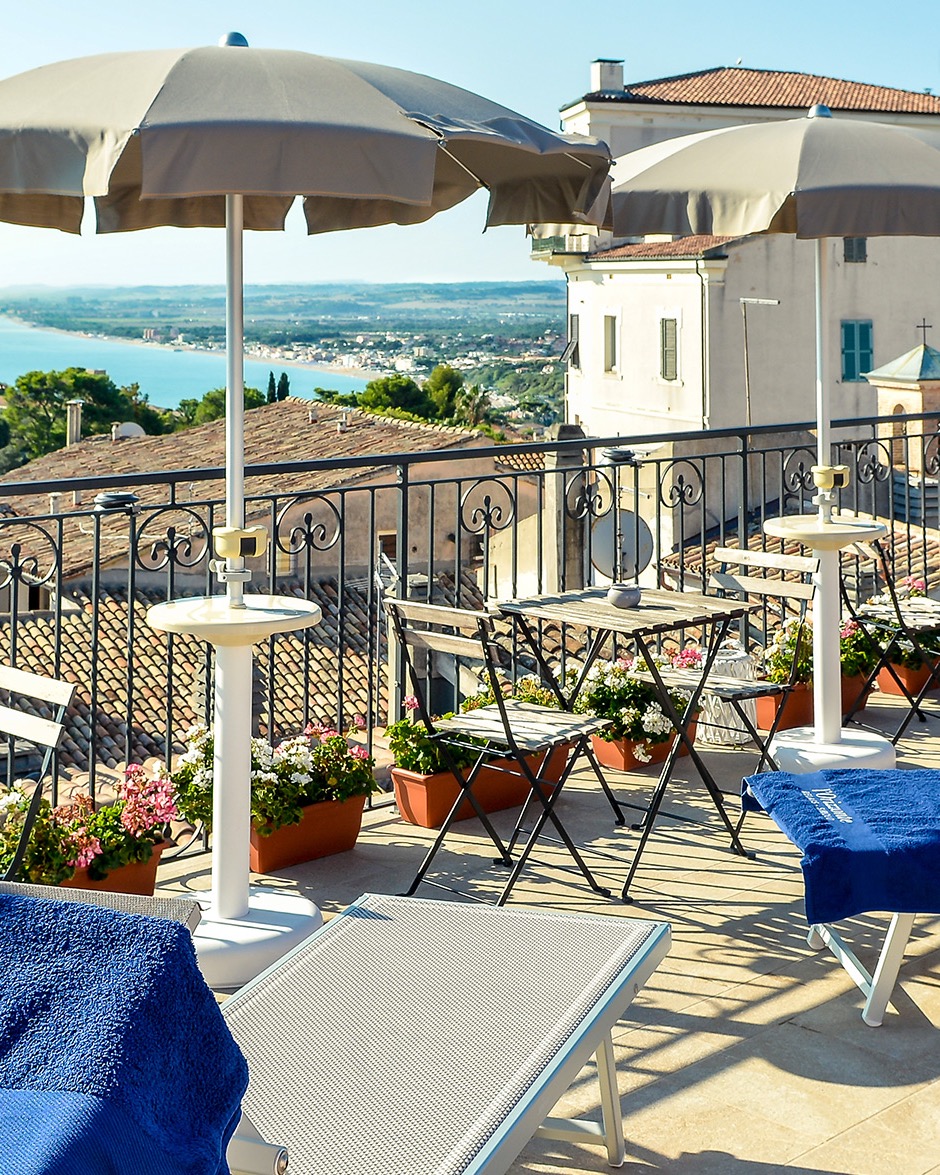 Siete pronti per un'altra estate tra MARE e CIELO? Vi aspettiamo all'Orizzonte Relais nel cuore delle Riviera del Conero a Sirolo (AN) #rivieradelconero #sirolo #marche #marchetourism #mare #orizzonte #estate