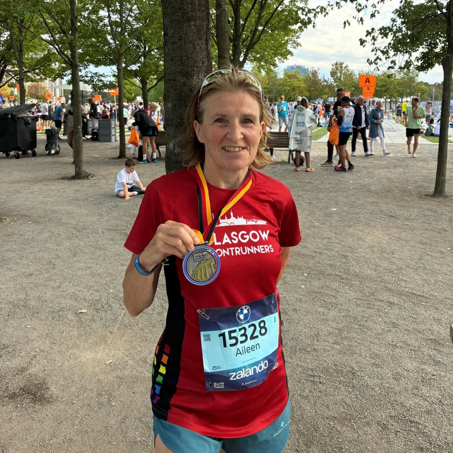 🏅Medal Monday🏅
First Marathon ✅
First Marathon Major ✅
Smashed it ✅
Coaching Aileen has been an absolute dream. Aileen works hard, listens to advice and is honest about how her training has been going, it all paid off during yesterday's race.
She had been training for some impressive races, while also being a huge role model to others, especially other women in our running club.
Congratulations Aileen, enjoy the beer and the incredible city of Berlin. 🇩🇪
#runproudcoaching #RPC #runningcoach #running #medalmonday