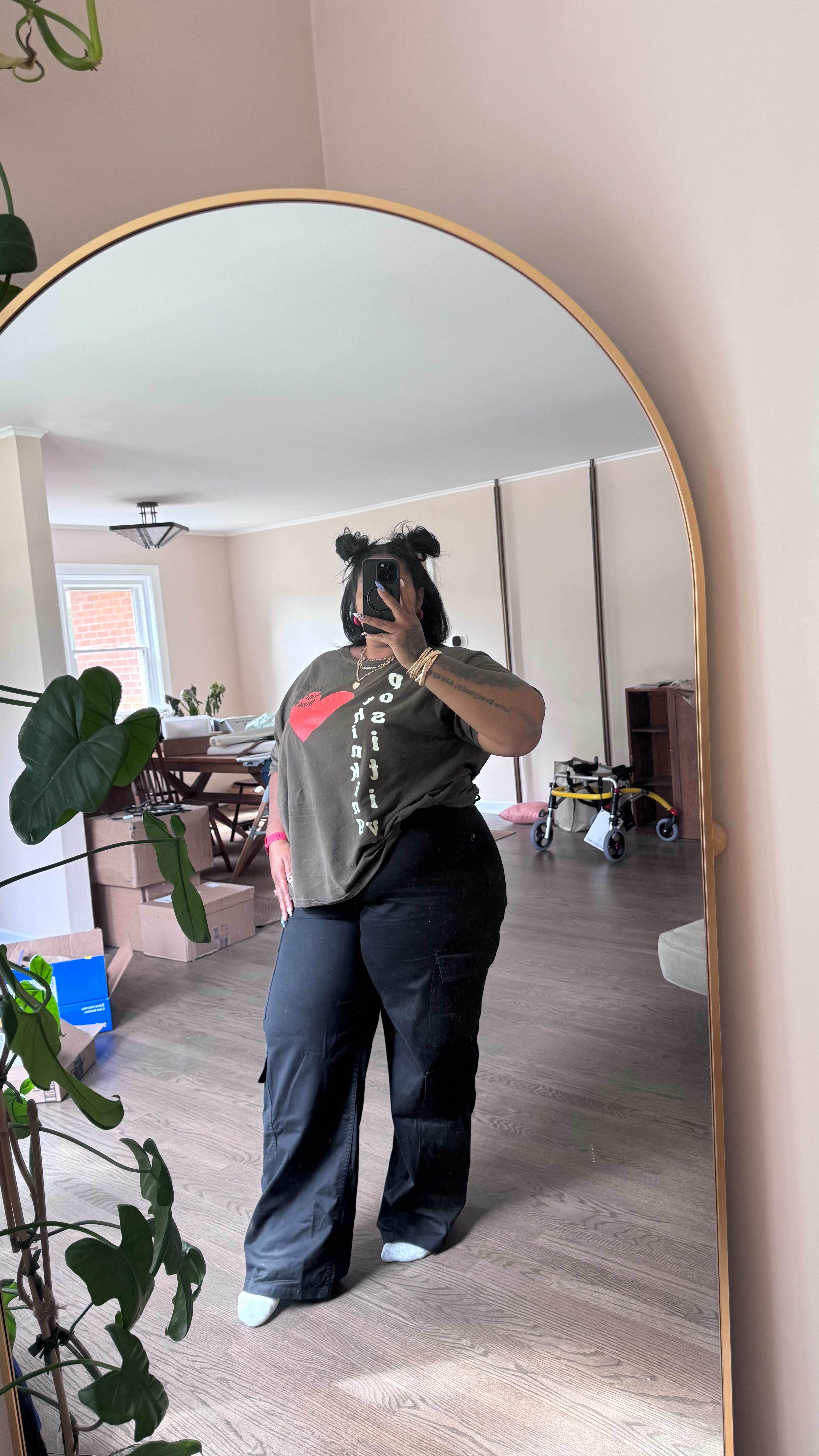 I’m a huge “just be comfy” kinda girl when it comes to the work week, so throwing on a comfy tee with a pair of jeans, and just walking out of my house to enjoy the day sounds pretty good to me.
#plussizeblogger #plussizebloggers #plussizecontentcreator #ootd #ootdworkwear #blackgirlootd #blackgirlswhoblog #blackgirlblogger #chicagoblogger #chicagoblog #workweek #workfits