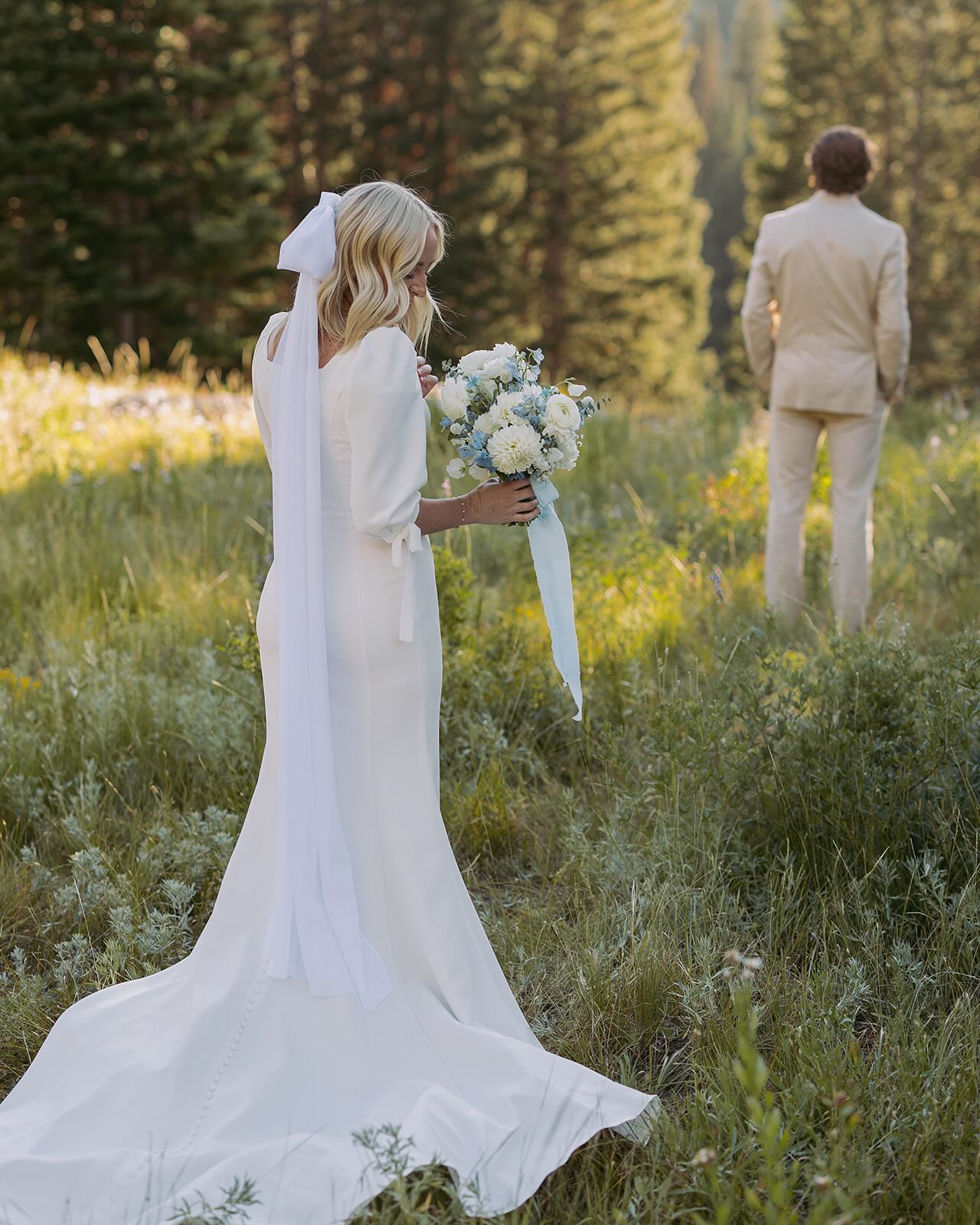 Bridals from last fall for @josie_larson an absolute angel!!
Photography @annieeyring.photo
#weddingflorist #weddingfloristy #utahwedding #utahweddings #weddingvendor #florist