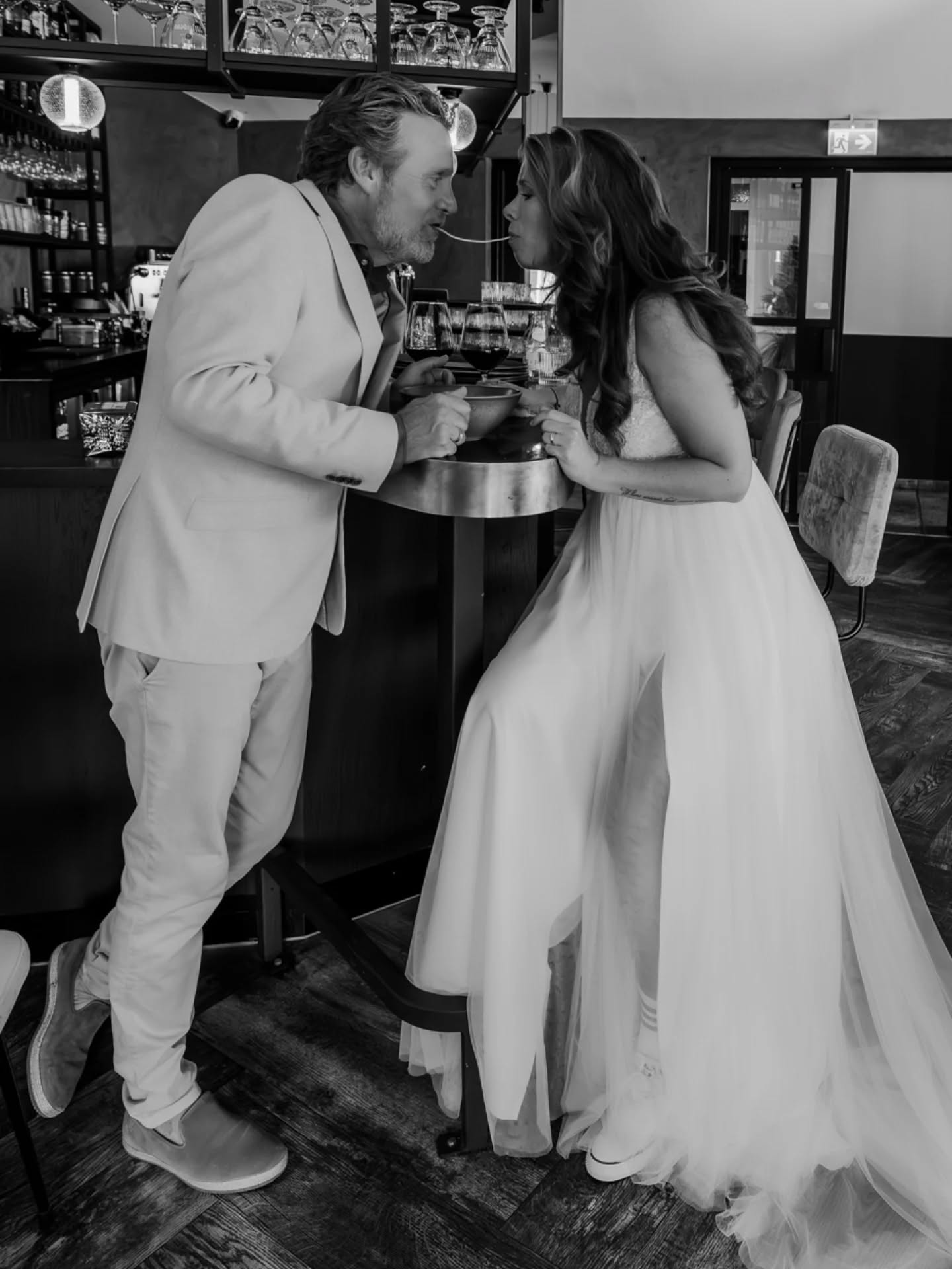 Dit was zo'n ontspannen after weddingshoot!! Vorige week zijn Bonny en Bart-Jan getrouwd. Gisteren hebben we een after-wedding fotoshoot gedaan
Hierdoor hadden we alle tijd op verschillende locaties te shooten! We begonnen in hun lievelingsrestaurant @theitaliancuisine_
Superleuke beelden mogen maken hier!!
#trouwfotograafvlissingen
#trouwfotograafzeeland
#irenevandewegefotografie
#renesse
#trouwenin2025