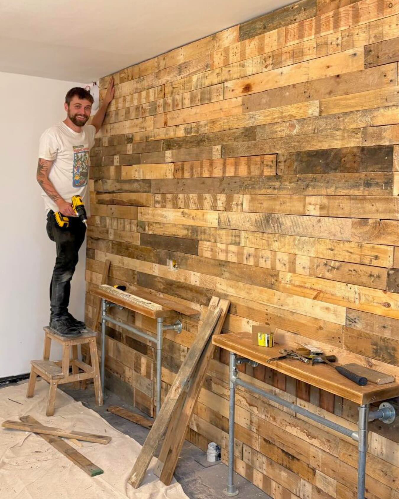 šOpening Tuesday 30th Septemberš
Just over a week to go until Iām officially opening the doors on Thames Street Barbers - really excited to show off this space and now taking bookings!
To complement the best haircut in town, grab a complimentary coffee locally roasted by @uecoffeeroasters or choose a soft drink from the fridge, select a record to play, and thereās even a community book-swap.
Call or message 07376 425681 - or message the Instagram account & Facebook page to make an appointment
Address & website in bio
Hope to see you soon.