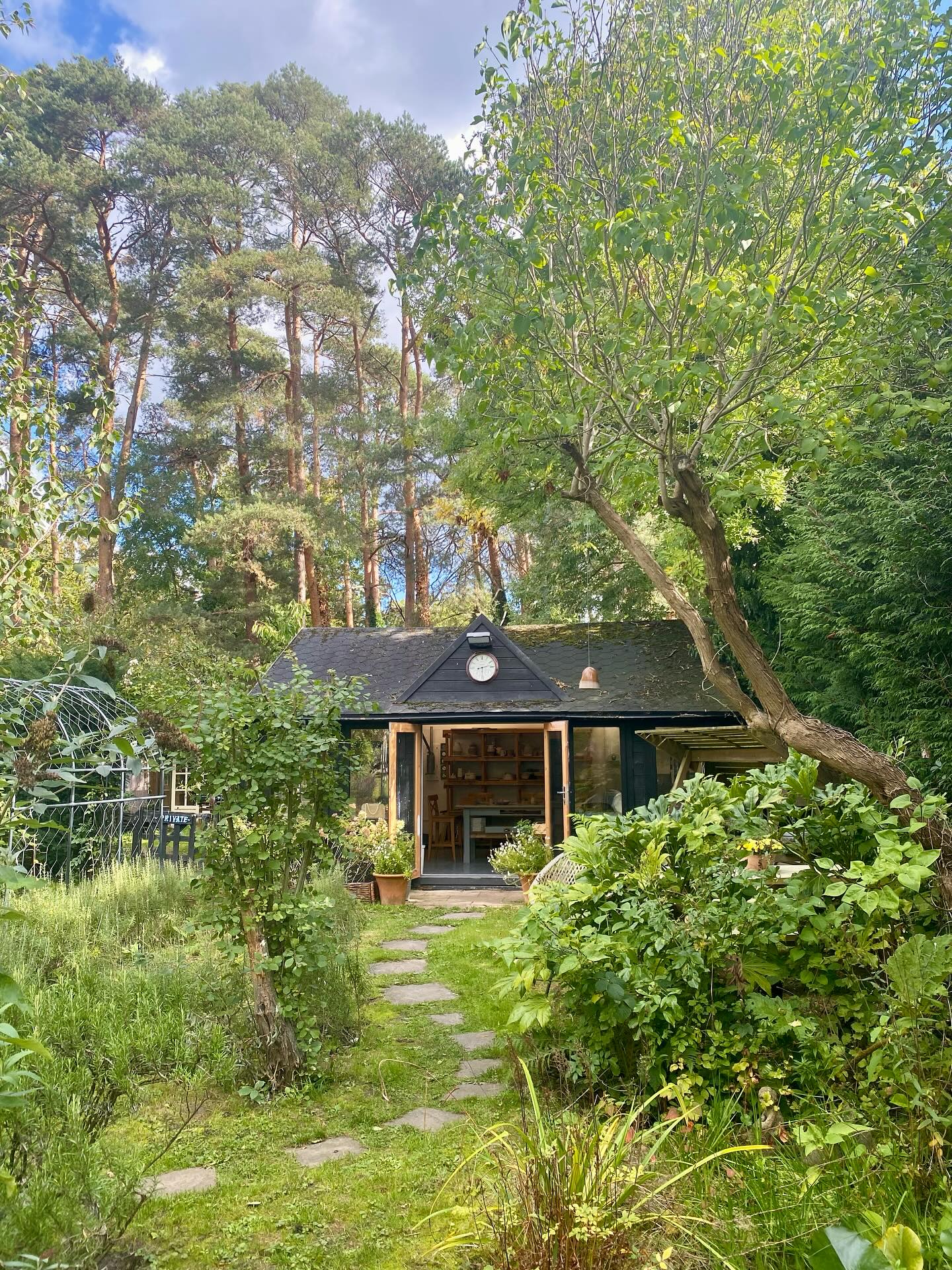 Thank you so much to all those who came to visit us and offer your support this weekend during the @wokingham_artstrail
It was great to meet you all and share our love of clay!
We are now taking bookings for the new year - do visit our website for more details: www.binniepottery.com
A big thank you to the organisers of the trail for all their hard work and efforts to make the weekend a great success! And of course to the various venues & artists on the trail who kindly directed visitors to our venue - much appreciated - thank you!