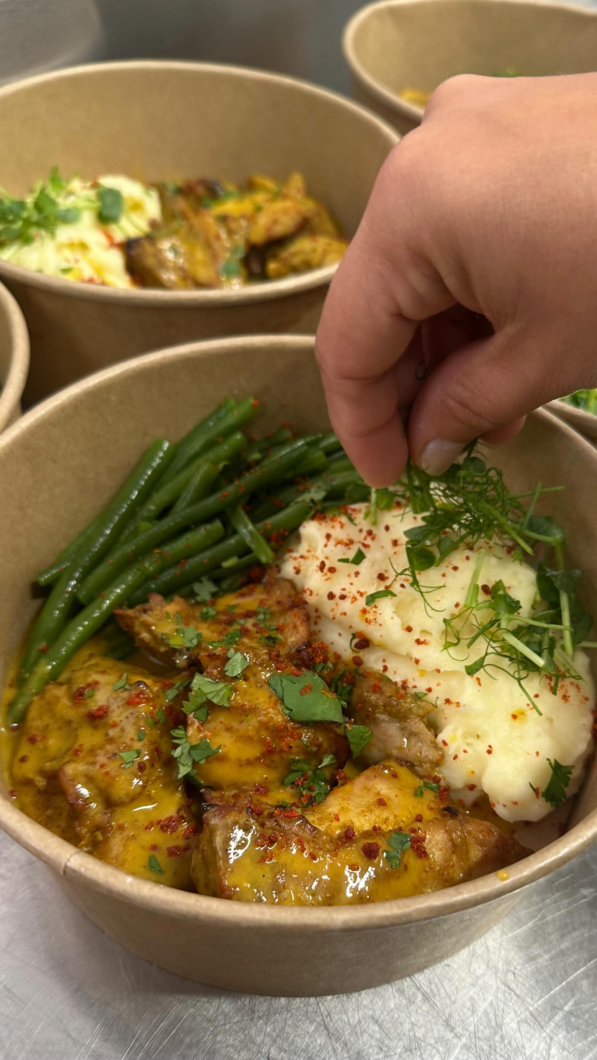 🥗Chaque jour, nous préparons vos plateaux repas avec des produits frais et de saison.
Un menu différent chaque mois, mais toujours la même exigence : gourmandise et équilibre. 😋
🍴Pour vos réunions, séminaires ou simplement vos pauses du quotidien n’hésitez pas à demander le menu & à passer commande…
Plat unique, avec une entrée &/ou un dessert tout est fait pour vous régaler & pour tous les appétits.
N’hésitez pas à nous envoyer un message 📨
& maintenant vous avez même la possibilité de vous échapper le midi du bureau en venant directement sur place. 🎉
*. Celle.eux qui ont essayé, ont adoré.* alors à qui le tour ?
#FoodPorn #InstaFood #FoodLover #Foodie #LunchGoals #PauseDej #Yummy #foodstagram
#PlateauRepas #RepasEntreprise #Traiteur #TraiteurGastronomique #RepasLivré #ChefTraiteur
#CentreValDeLoire #Bouges #TraiteurCentre #SaveursLocales #GastronomieFrançaise #CuisineCréative