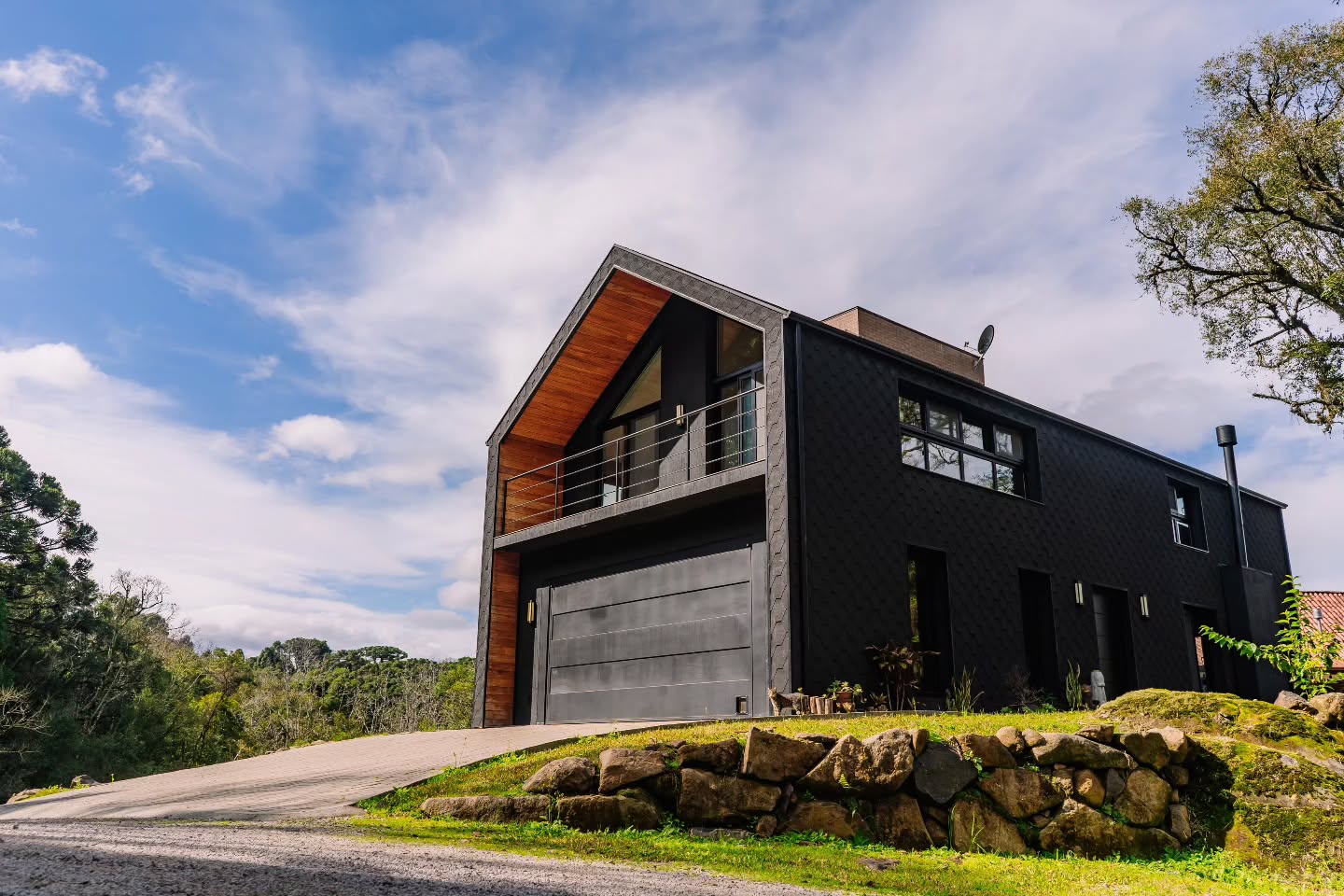 Quando o contemporâneo encontra a natureza...e ambos se complementam numa simbiose perfeita, plena...forma simples, acabamentos diferenciados e muita funcionalidade...vem com a gente...
📸 @darlansilva.fotografia