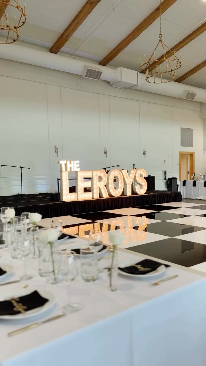 The Leroys! ✨ Thank you for letting us be part of your special day! We loved capturing all the fun with our Glam Photo Booth.
Venue: @westwind_hills
Photographer: @chosenphotographyphotos
Glam by: @holly_wood_mua
Dessert: @sling_n_scoops