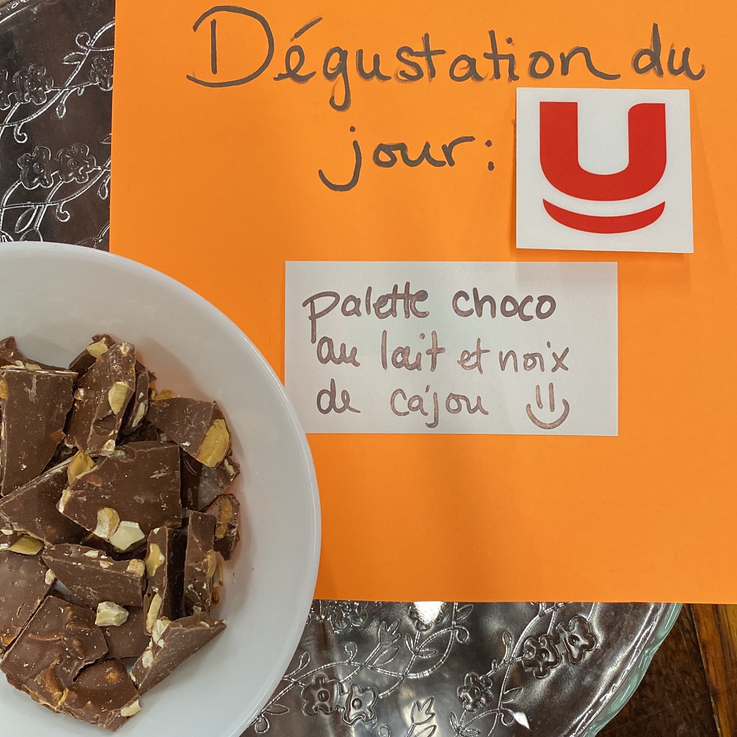 À déguster en ce mercredi:
Palette de chocolat Umano Chocolat au lait et Noix de Cajou!
🌞À vos risques.... c'est excellent !
@umanocommerceequitable