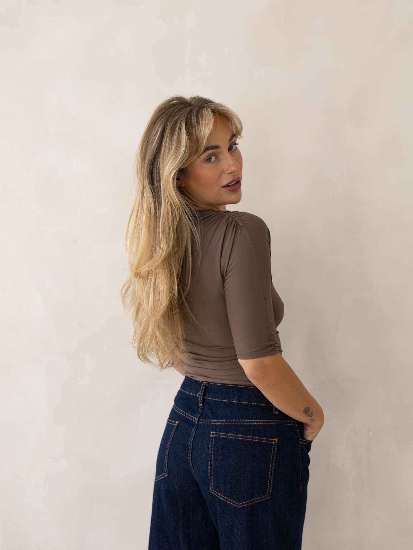 Fresh content & imagery for @elraehairacademy 📸💇♀️
2 hours in the studio and we were able to capture her a bank of fresh visuals for the last quarter of the year!
Shoot location 👉🏻 @studio22uk
We’re taking new bookings for Q4! Want the next few months to be your best yet? Drop up a DM to get booked in!
#contentshoot #contentstudio #studioshoot #contentstudioyorkshire #contentstudioyork