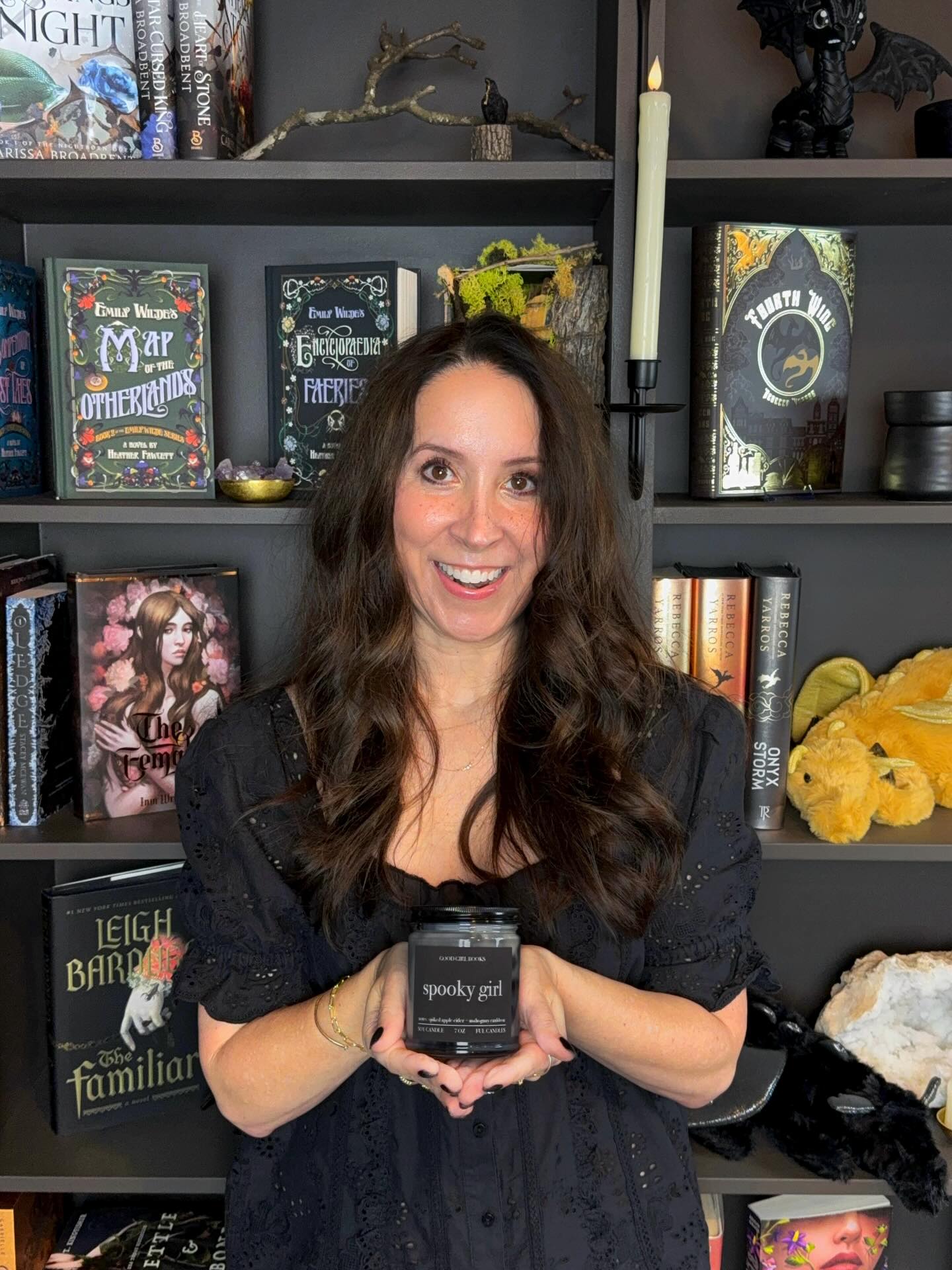 Introducing our newest candle collab with @goodgirlbooksknox
🩶🖤Spooky girl