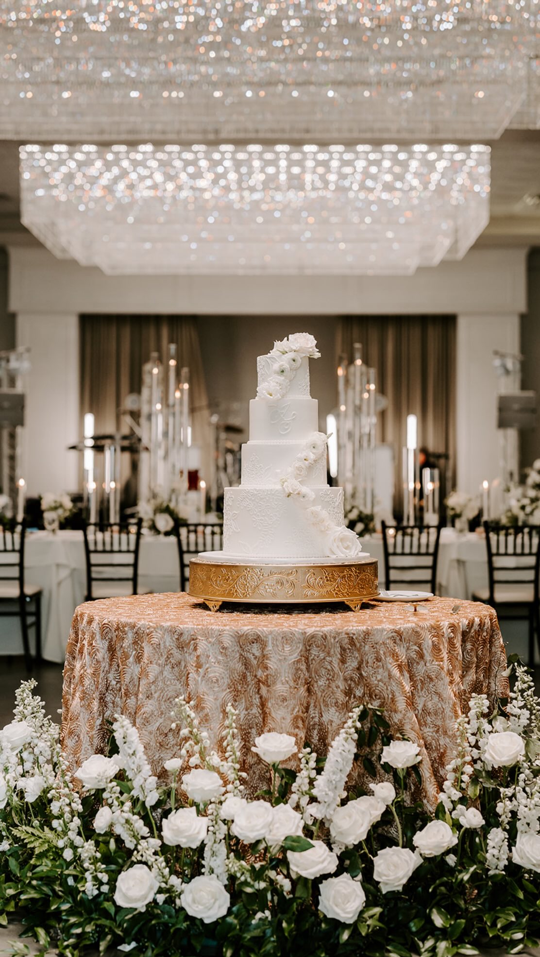 Empty room → fairy-tale finale ✨💍
One of my favorite parts of the night is seeing a room come alive, for the celebration of our NEWEST bride & groom 🤍🎉🥂
We CANNOT do this without our amazing vendors :
@petalandstembyjen
@j__win
@kozak08
@erikageierphotography
@prime_wedding_films
@sandlewoodmanor
@craftthemoment.partyco
@dannyrayatlanticstreetband
@cakesbyginahou
@elevatedavproduction
@poshpartyrentals_htx
@shopaurea
@texaseventstoremember
@cakesbyginahou
@etoillyartistry
@brickandmortarbridal
@royalcoachclassiclimo
@special_events_houston
@suitsupply