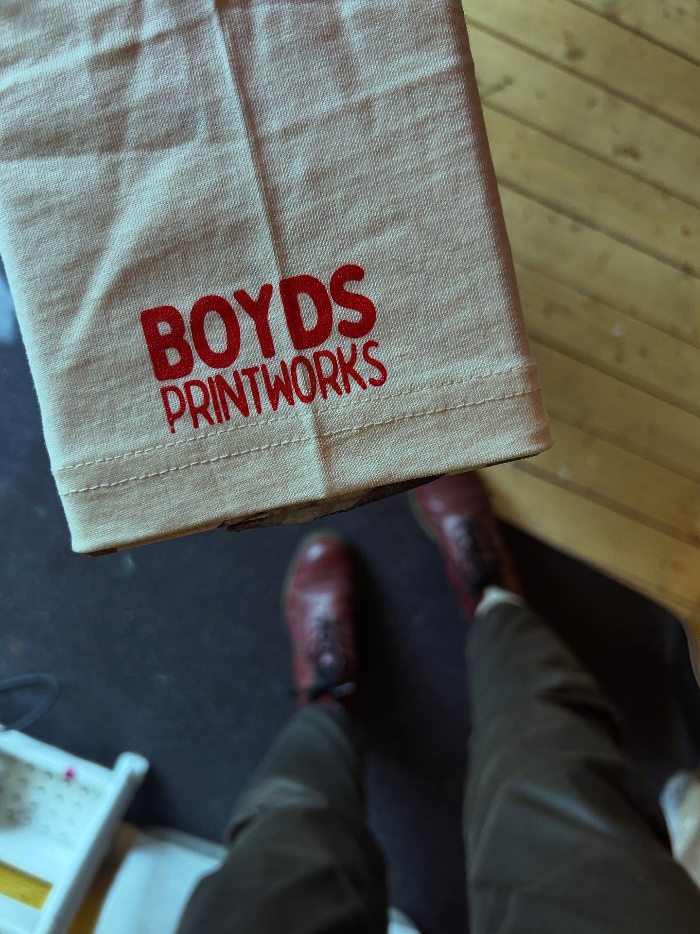 Sleeve prints are a nice touch to add more subtle branding.
————-
@casualclassicsuk tees printed with @magnacolours
————-
#brandedgarments #merchprinting #printedmerch #screenprinting #screenprintinguk