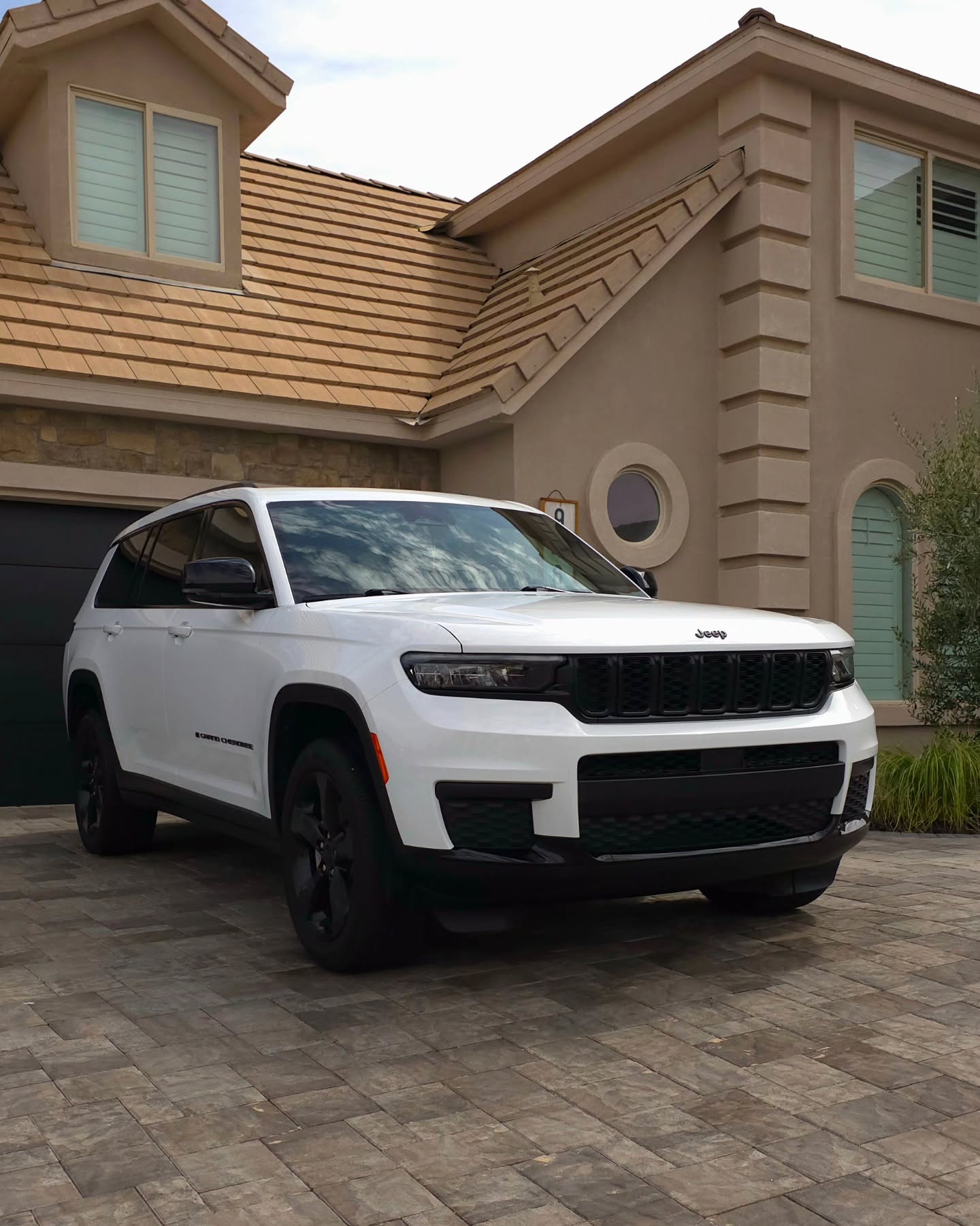 ✨ Professional detailing for those who expect more.
This Jeep Grand Cherokee came in needing more than just a wash — it had an unwanted odor inside. After a full detail and odor removal treatment, the interior was left fresh, clean, and comfortable again while the exterior got a sleek, showroom-ready finish.
✅ Safe pre-treatment & hand wash
✅ Wheel & tire cleaning + trim dressing
✅ Interior deep clean with odor removal
✅ A professional finish that lasts
When your vehicle deserves more than “just a wash,” I deliver true professional care.
📲 DM me today to schedule your detail.