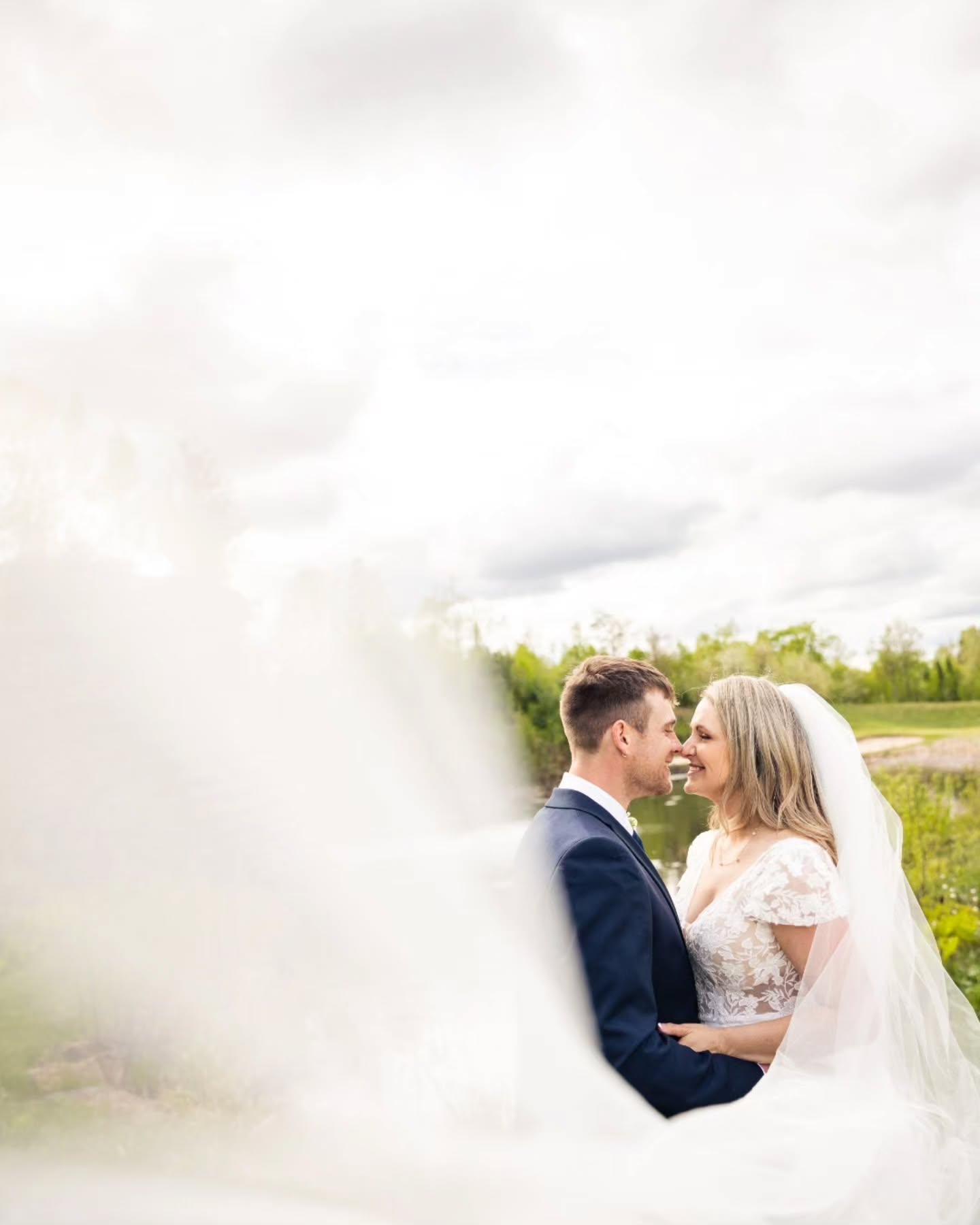 Laura & Andrew
I'm still reminiscing on this dreamy wedding at Kingswood Lodge. We loved every minute of this intimate wedding, and I am obsessed with how the photos turned out 😍
Secondary shooter @alyssahayes.photography
Venue @kingswoodfredericton