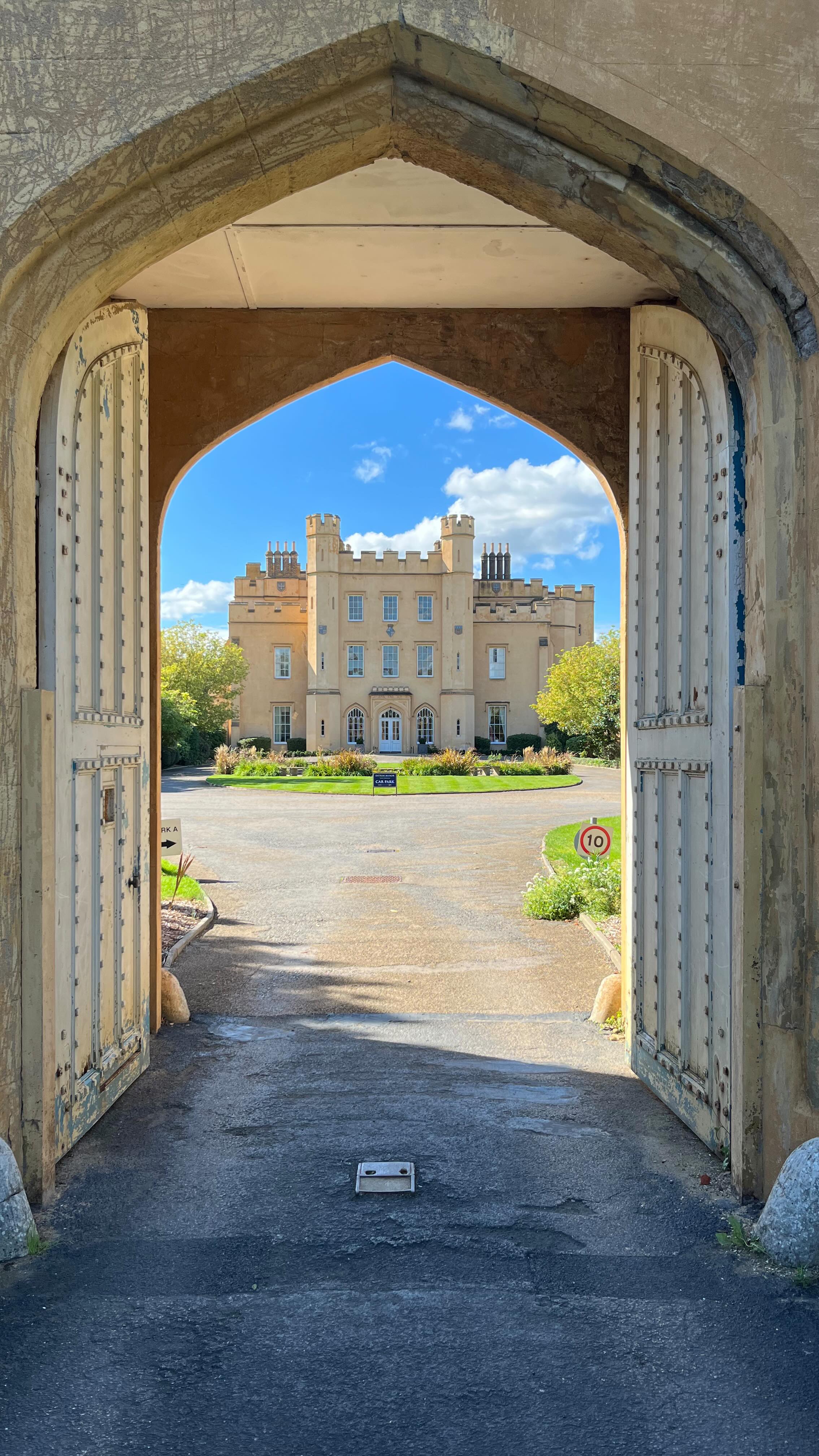 The Manor looking beautiful in today’s sunlight ☀️
.
#dittonmanor#manor#bridetobe#weddingvenue#venue#luxuryvenue#dreamwedding#ukweddings#castle