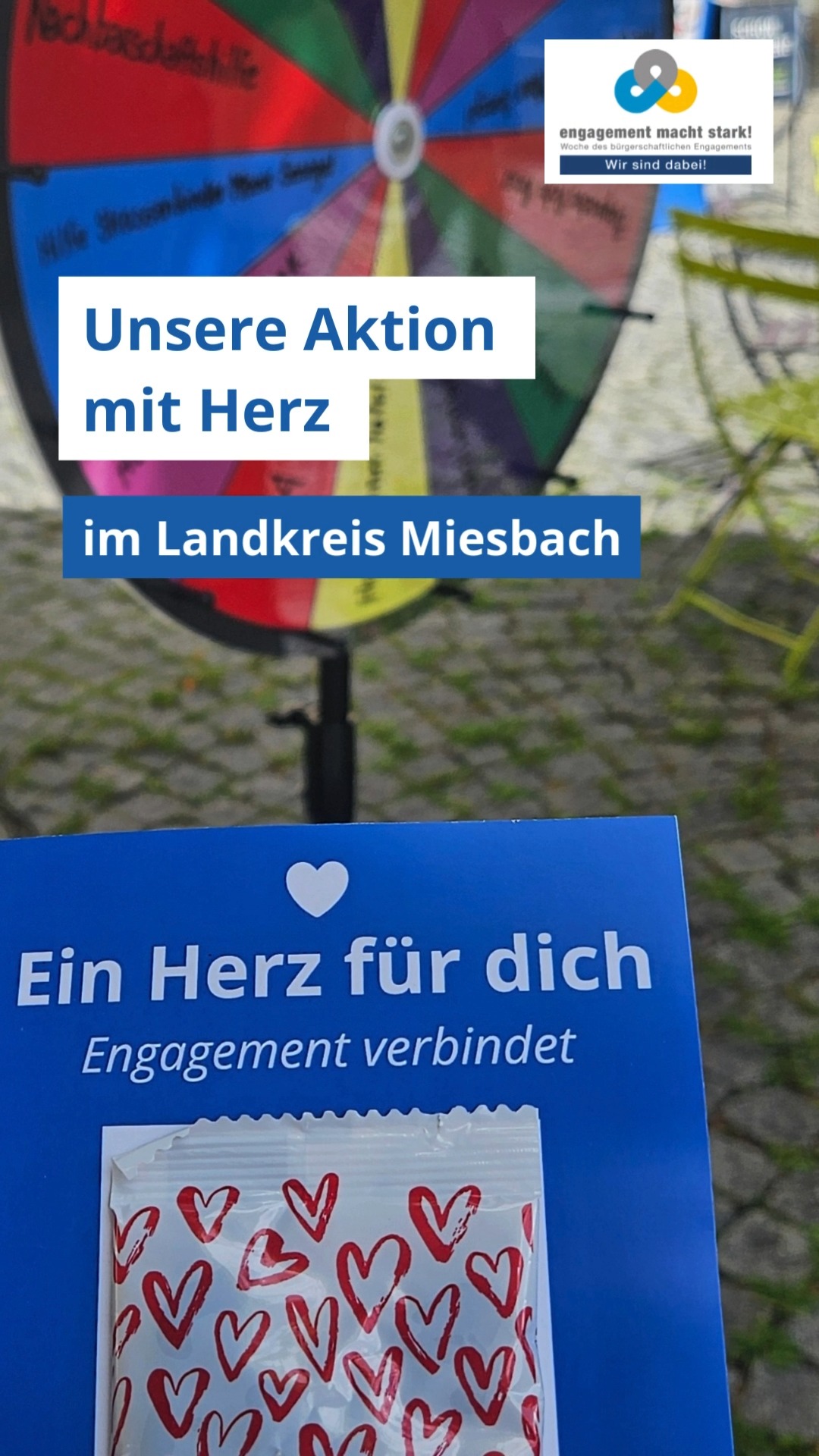 Einsamkeit betrifft viele Menschen. Aber sie muss nicht bleiben.
Engagement ist ein Weg, Gemeinschaft zu erleben und neue Kontakte zu knüpfen.
Darauf macht die Woche des bürgerschaftlichen Engagements aufmerksam. Sie steht in diesem Jahr unter dem Motto „Gemeinsam gegen Einsamkeit“ und wird von der Initiative „Engagement macht stark“ getragen.
Wir unterstützen die Initiative und haben zusammen mit der Freiwilligenagentur HELP am Marktplatz in Holzkirchen auf die Möglichkeiten des ehrenamtlichen Engagements aufmerksam gemacht. Unsere Flyer mit Herz-Gummibärchen sollen Menschen dazu ermutigen, Kontakte zu knüpfen und sich zu engagieren, denn: Engagement verbindet! Ihr findet die süßen Herzen an verschiedenen Orten im Landkreis Miesbach. Gerne mitnehmen!
#EngagementMachtStark #Ehrenamt #NEAvernetzt