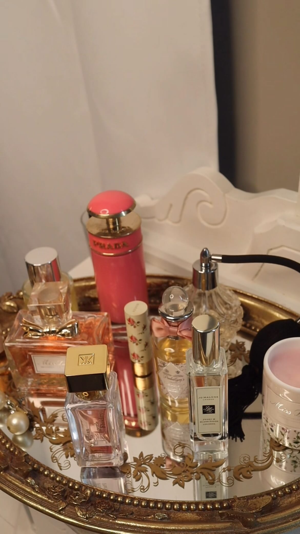 A few fragrance favorites 💗
.
.
.
.
.
#vintagevanity #vanitymirror #vintagetray #vanitytray #vanity #vanitymakeup #luxurybeauty #luxurymakeup #vintagemakeup #diorbeautylovers #missdior #missdiorparfum #pradacandy #gentlefluiditygold #gentlefluidity #maisonkurkdjian #dossier #penhaligonsequinoxbloom #missdiorabsolutelyblooming #guccilipstick #jomaloneroseblush #jomalonelondon #vintageperfume #vintageperfumebottles
