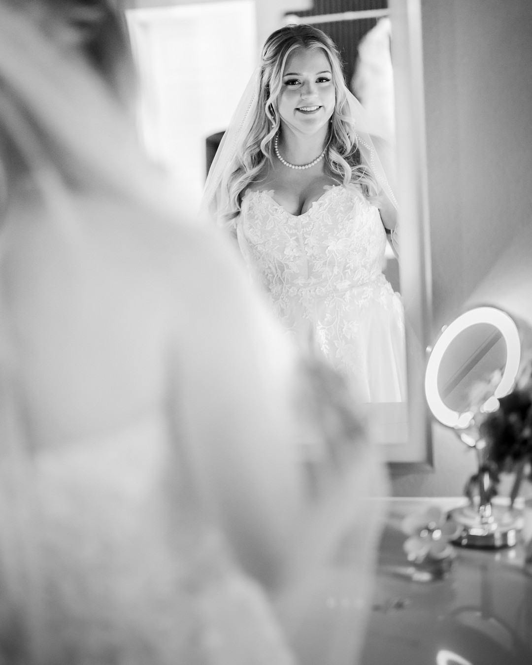 Planning your dream wedding in Texas? 💍✨ Imagine capturing every precious moment with stunning photography AND cinematic video. 📸🎥 It's the ultimate way to relive those unforgettable emotions! From the laughter to the tears, we’ll make sure no detail is missed. Ready to create unforgettable memories? Let’s chat! Link in bio. #TexasWeddings #WeddingPhotography #CinematicVideo #Engaged