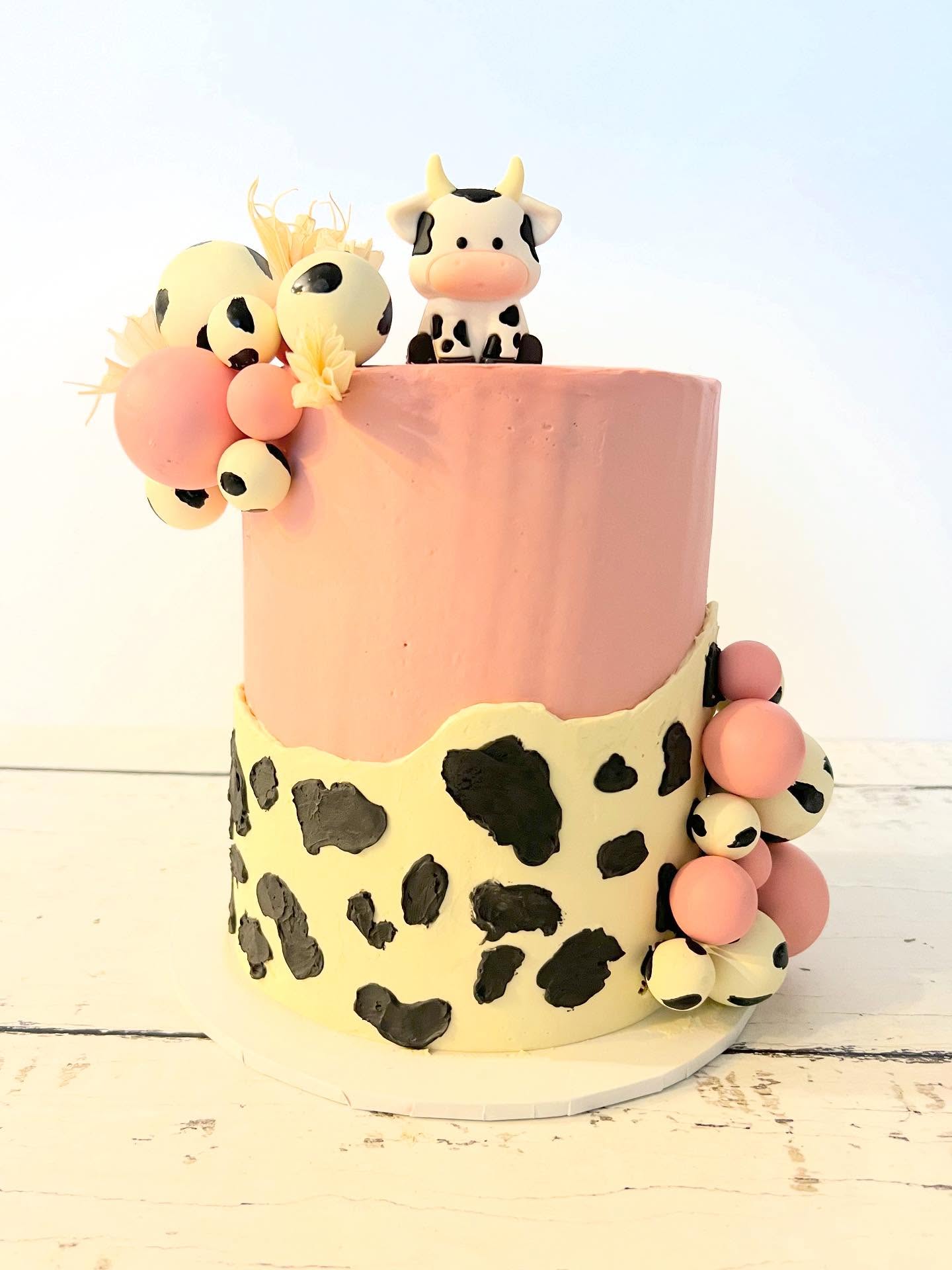 Check out this little cutie ๐ฎ
#cake #cakecakecake #cakeporn #cakelover #cakestyle #cakeinspiration #birthdaycake #buttercream #cakesofinstagram #cakedecorating