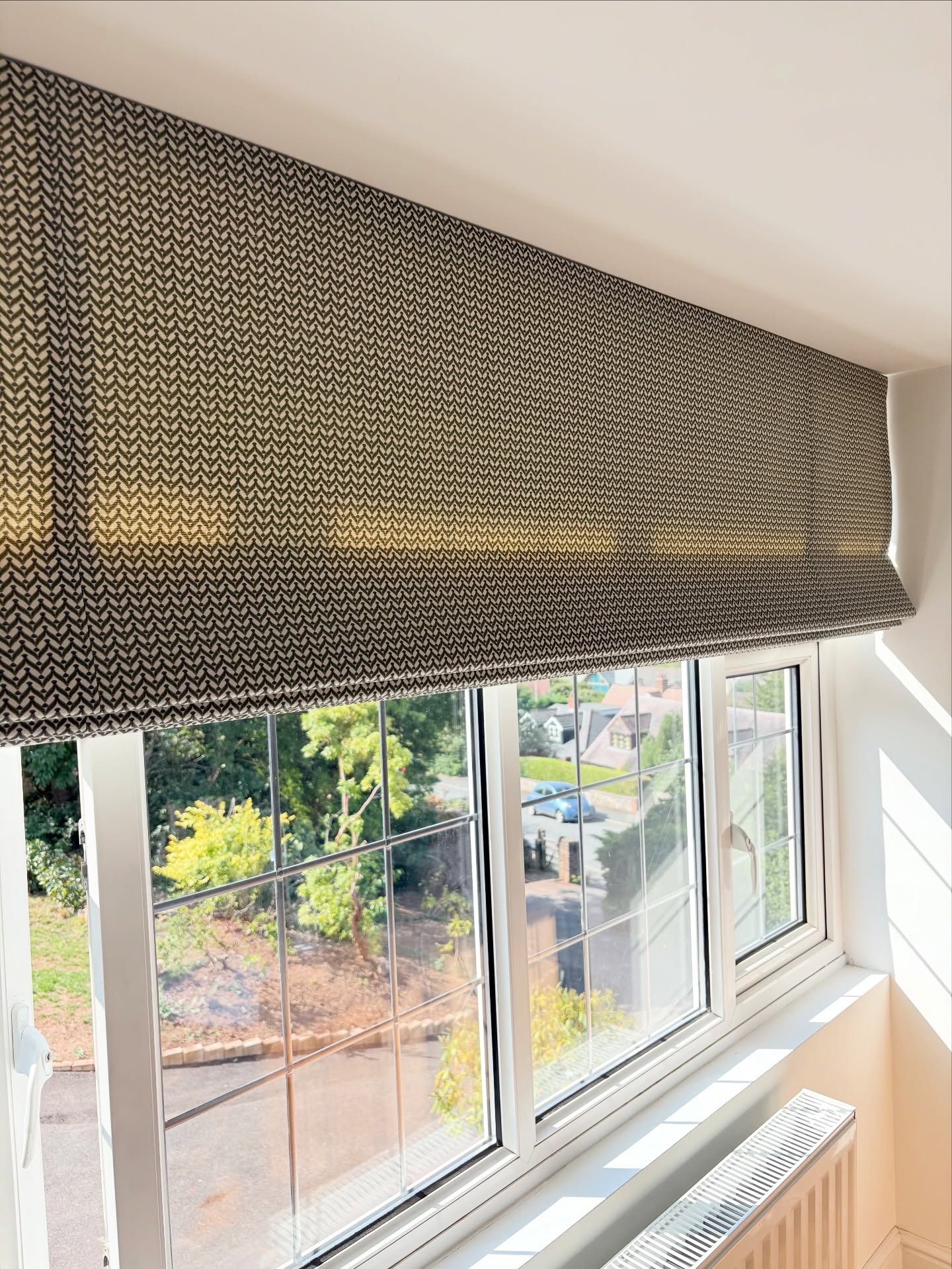 Fitted this Roman a while back now - but was asked today about small prints for blinds - which reminded me about this one. I have used this pattern several times now it’s a great design print. This one is in an olive green version but there are several to choose from. #romanblinds #worcestershireinteriors #worcestershireinteriordesign #bedroomblinds #dormawindow #dormawindowblinds #ledbury #ledburytown