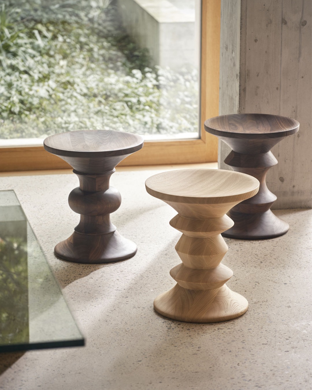 Neu bei den Eames Stools - Neben europäischem Nuss…