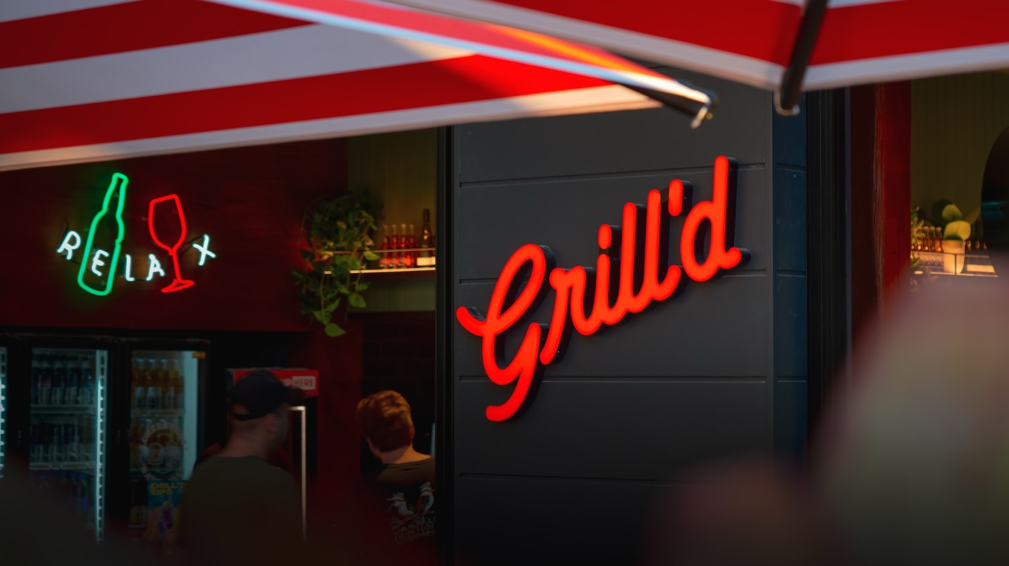 To us here at Evolve, this was the perfect job.
From the traditional neon and hand sign-writing through to the modern illuminated signage everywhere you look inside and outside of the restaurant π₯π₯