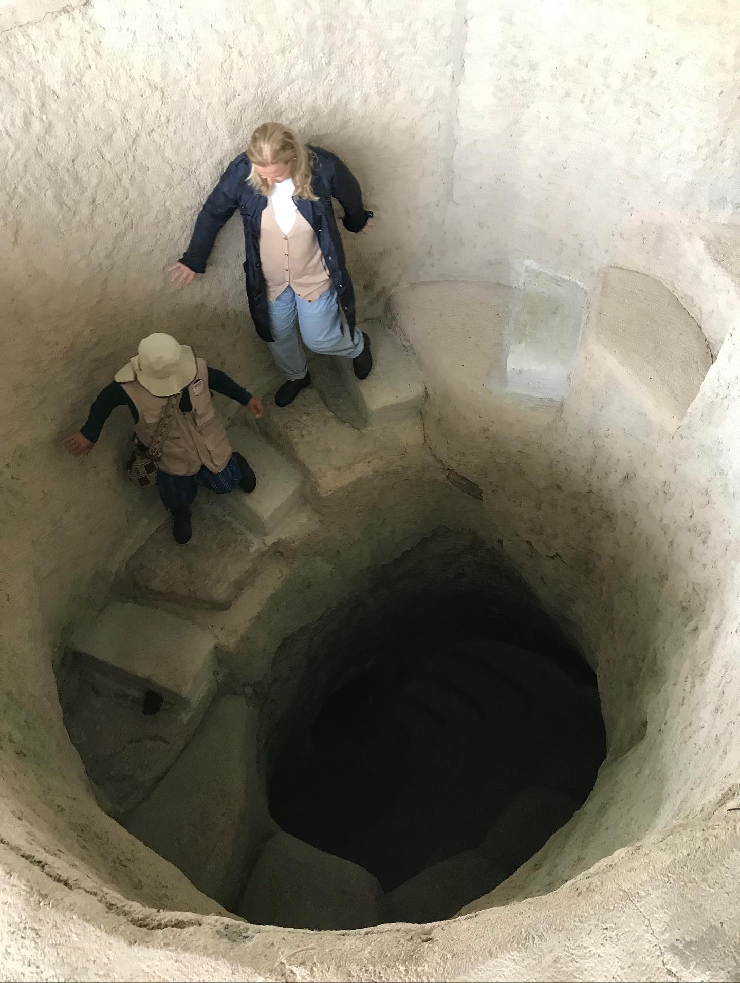 Down, down, down into the underground burial chambers of #tierradentro
Thanks to Fabian for guiding us on a very wet trip to this special UNESCO World heritage site in the south of #colombia
