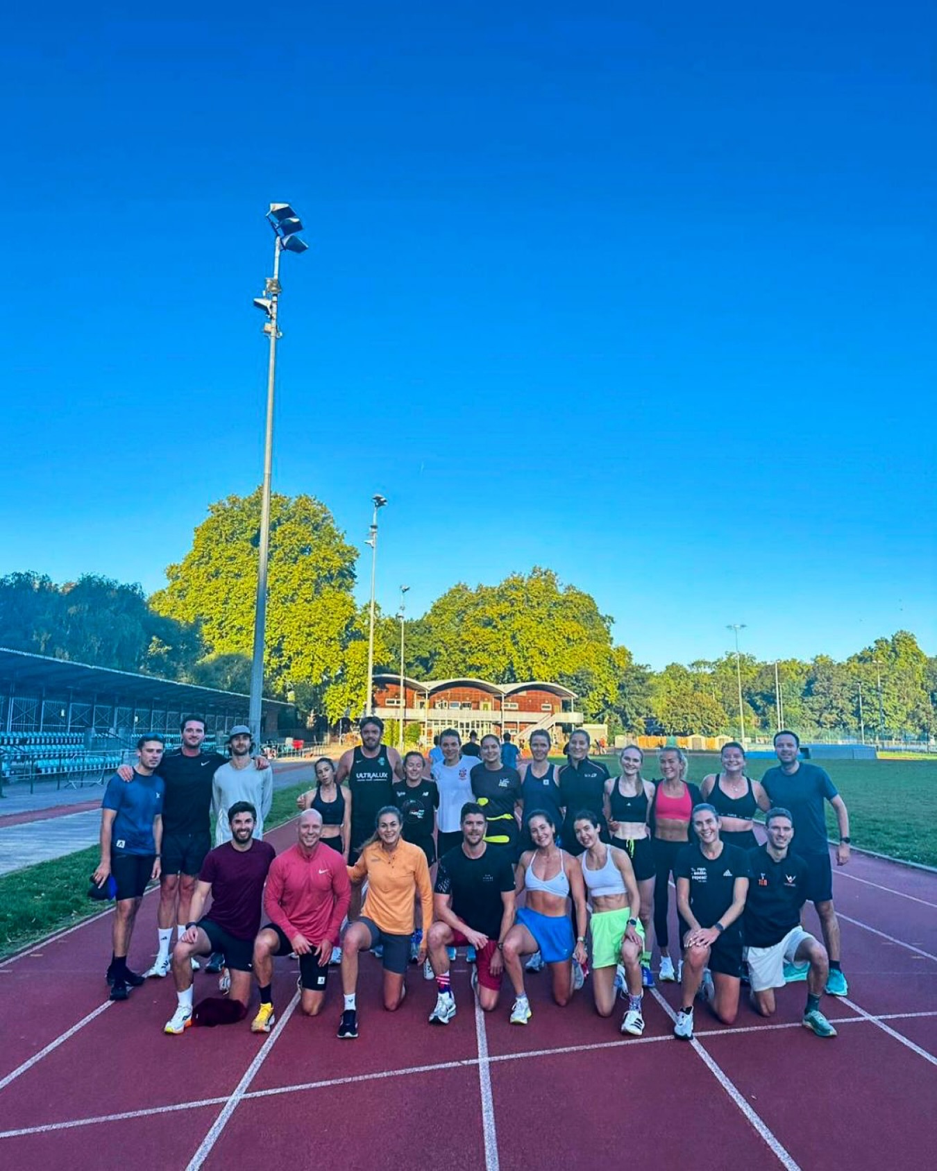 Best way to start the day ๐
The crew took on a set of Broken Ks ๐ฅ
โก 5โ6 x
800m (60โ) + 200m (75โ)
Sun rising, legs flying, good vibes only! Nothing beats the energy of a morning squad session ๐๐ฝโโ๏ธโก๐๐ฝ
๐ Battersea Millennium Arena
โฐ 7:00 AM
โฝ Fuelled by @scienceinsport
๐ฝ Powered by @adidasrunning
โข
โข
โข
#bestathletics #morningmiles #trackgrind #londonrunning #speedcrew #bestvibes #morning #teamwork #adidasrunning #runclub