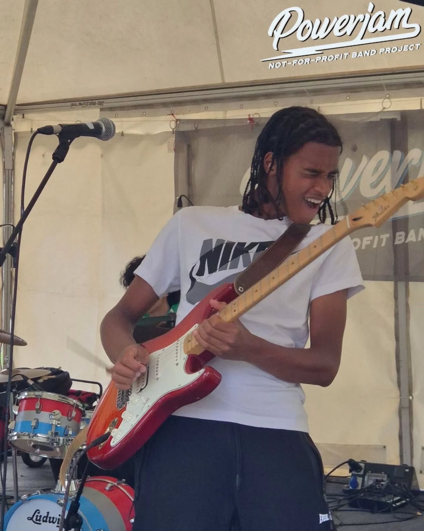 It was a magical day at Barnes Food Fair 2025 when on a rainy day, the sun broke through just as Powerjam band, 'Bluezd' began their set and started pouring just after their final note! (Swipe for video & more!) Despite the unreliable weather we were grateful and impressed by the die-hard large crowd that stayed glued throughout!! Many Thanks to @barnescommunityassociation for the invitation and superb organisation and to #thebarnestormers for their support on the day!
#powerjambandproject #bluezd #barnes #barnesuk #barnesfoodfair #barnescommunity #barnessw13 #mortlakelondon #barneslondon