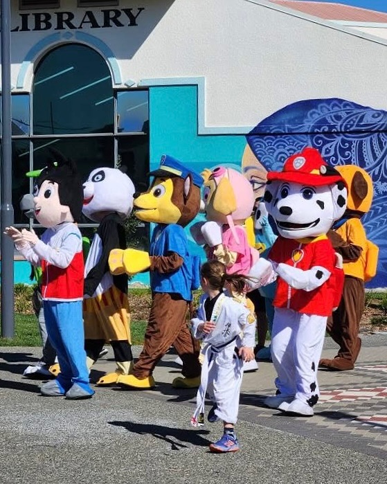 Did you spot our Seniors and Associates at the Blossom Parade yesterday? They braved the heat to bring joy to the streets of Hastings city and we couldn’t be prouder! Huge mihi to all who participated!
📸 Helen McCann
📸 Derek Rossiter @derross
📸 D’Harmony Shots