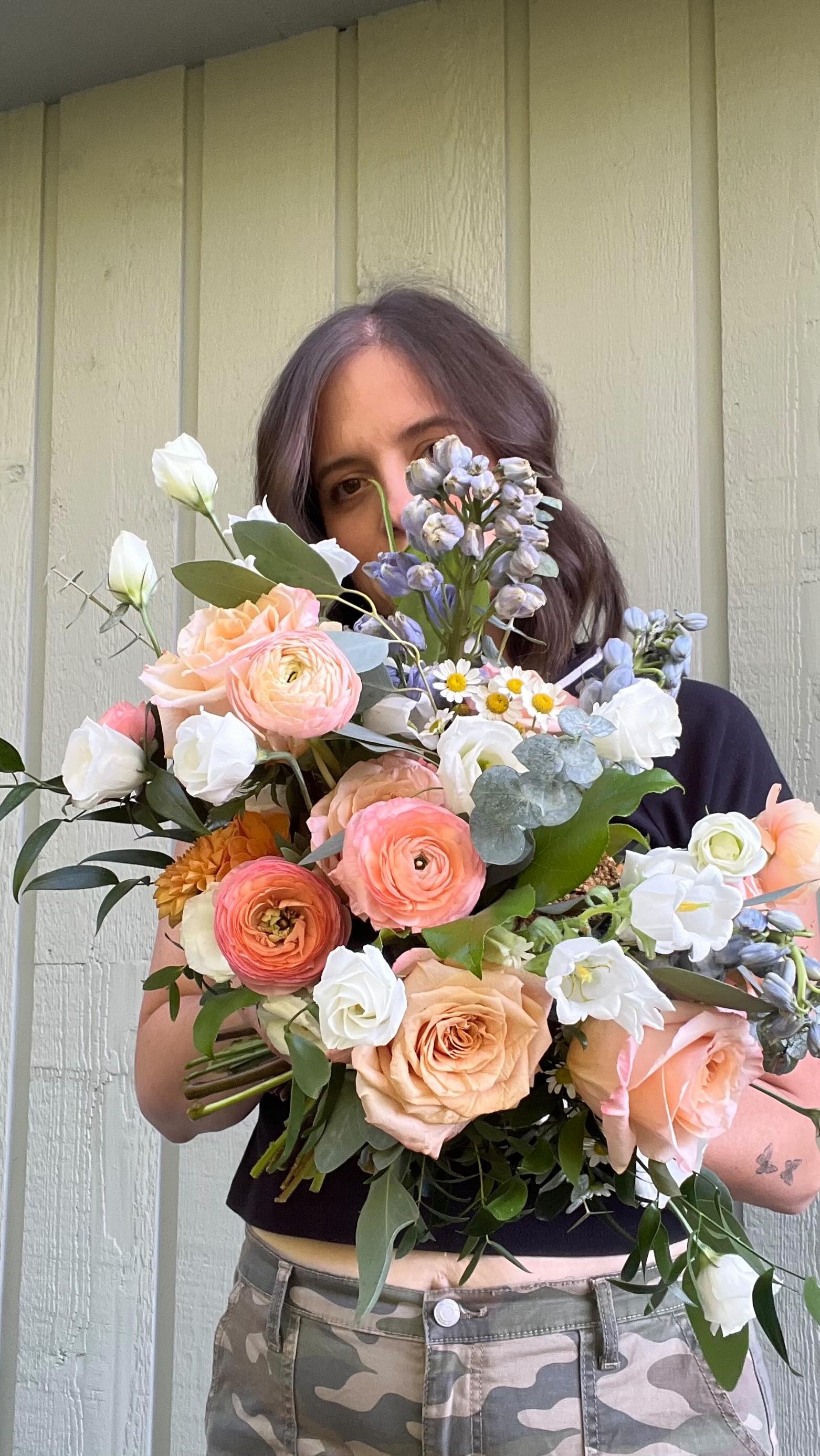 This bouquet giving me life on a Monday. So fluffy, so pretty, so YES.
Shoutout to @borne_to_blonde for giving me cutie shortie hair
#pittsburghflorist #washingtonpaflorist #pghflorist #floraandrootstudio #mcmurrayflorist #pghwedding #pittsburghwedding #canonsburgpa #lingrowfarm #lingrowfarmwedding