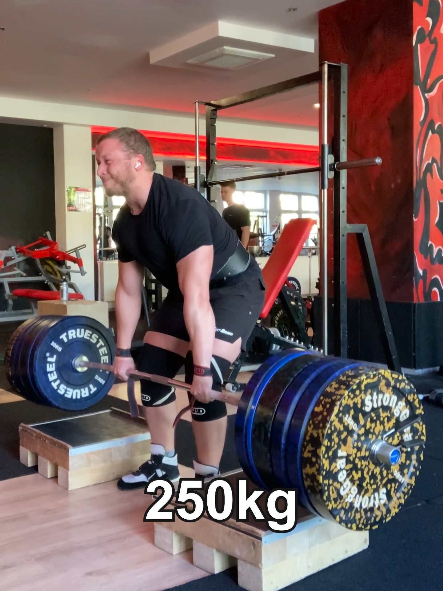 Dneska dotahy jen tak for fun. Tenhle cvik jsem nejel roky a očividně mi trap bar přidal na sílu nad kolenama celkem pěkně... Nečekal jsem, že tu čtvrttunu ještě zrychlím... ❤️