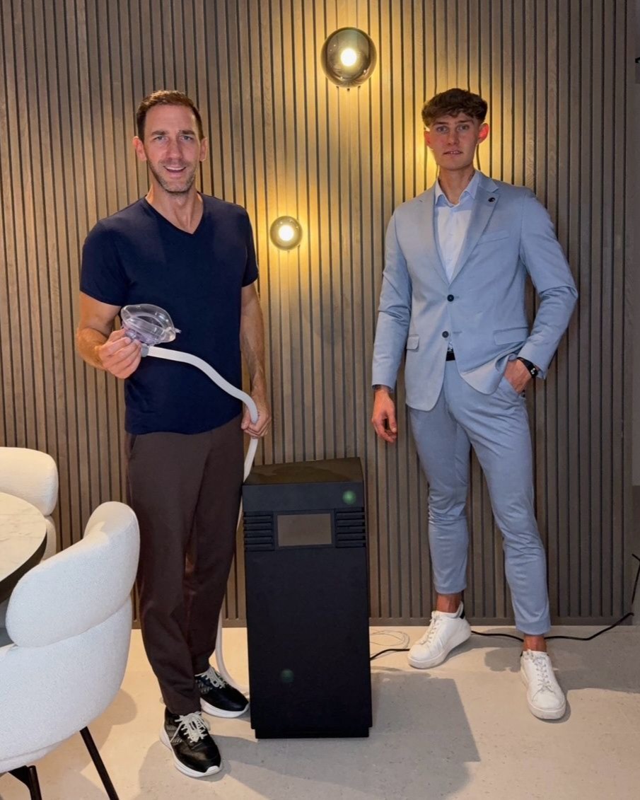 ✨ Luxury lifestyle meets innovation ✨
We are excited to see Marcel Remus now using our cellit home device for cell regeneration, energy, and prevention. 🧬
A lifestyle upgrade that boosts performance, recovery, and healthy living — welcome to the longevity future! 🌴💨
special thanks to our partner Nico @zell.erneuerung for making it happen. 🙌
#cellit #zelltraining #longevity #luxurylıfestyle #healthinnovation #homedevice #performanceboost #marcelremus #wellnesslifestyle